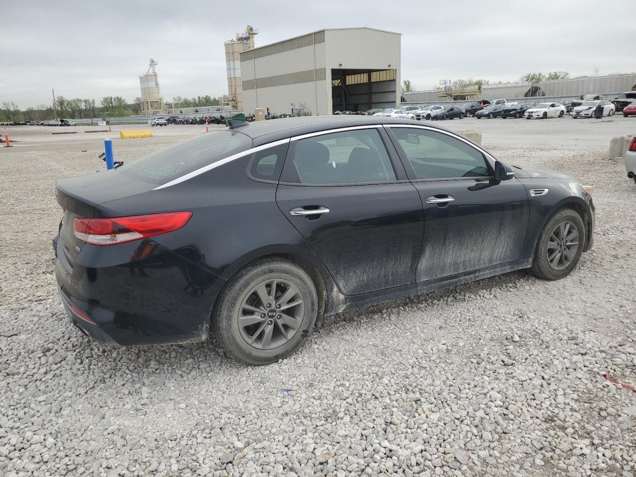 Photo 2 VIN: 5XXGT4L16JG183504 - KIA OPTIMA 