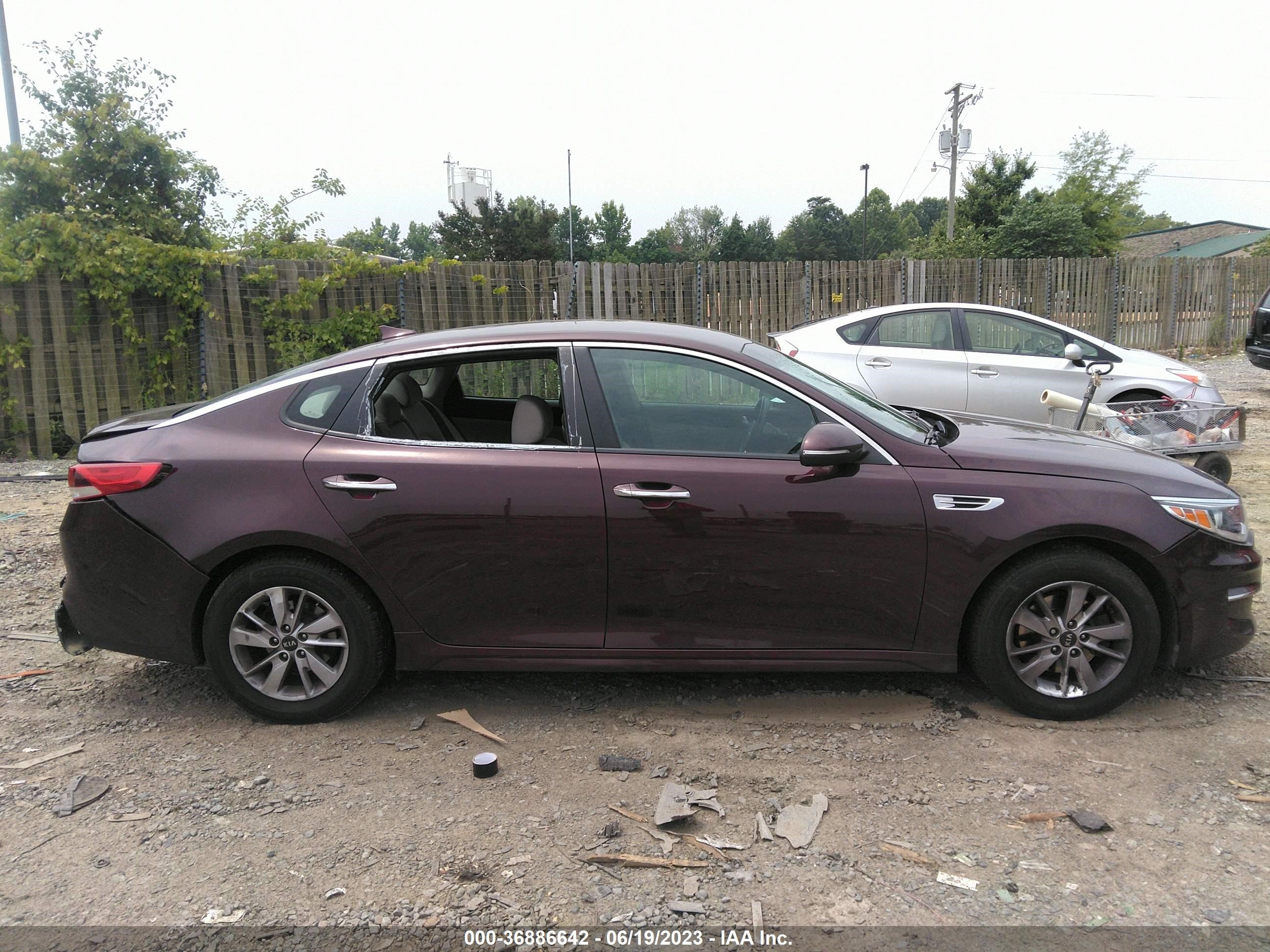 Photo 12 VIN: 5XXGT4L30JG189347 - KIA OPTIMA 