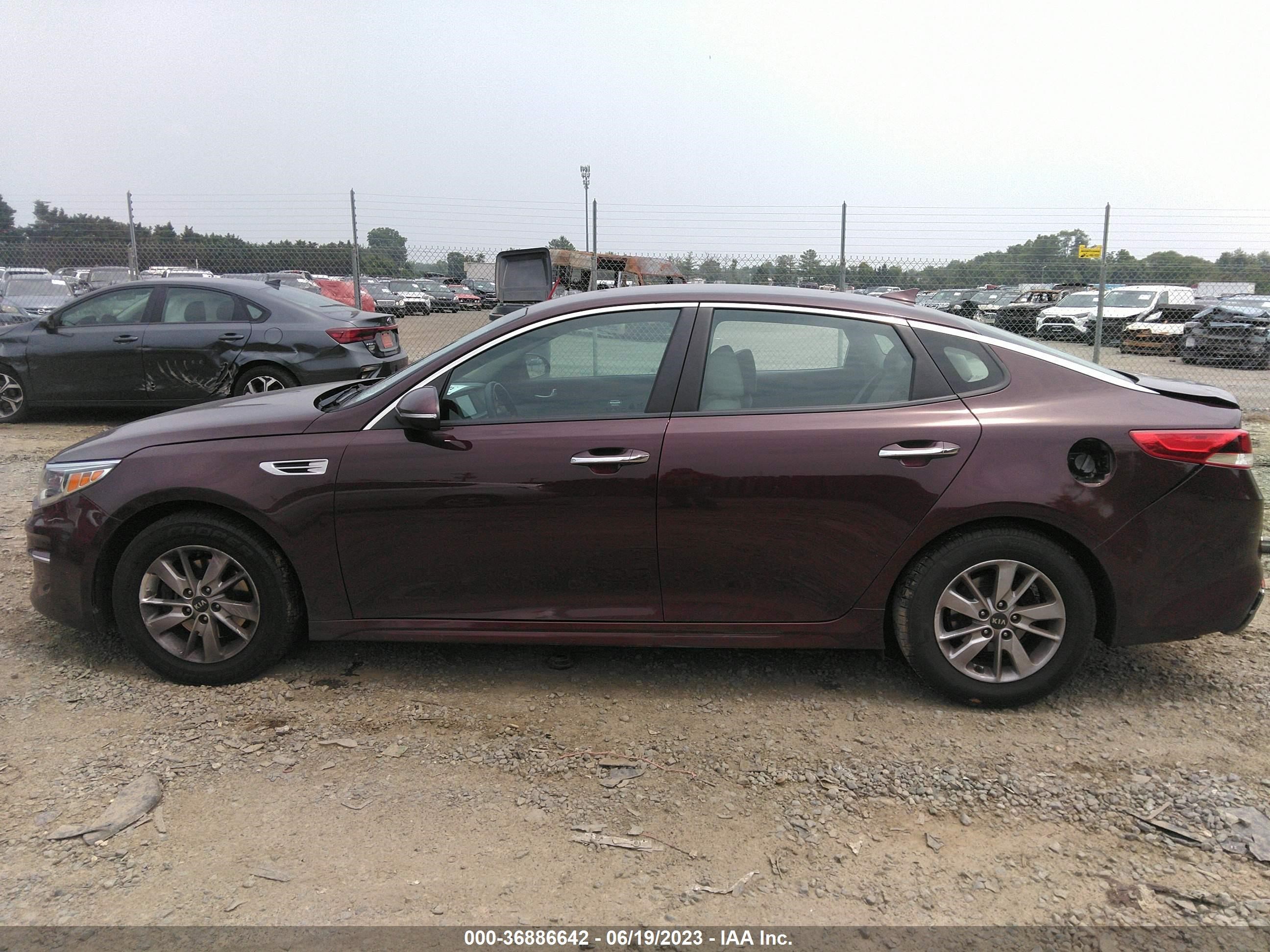 Photo 13 VIN: 5XXGT4L30JG189347 - KIA OPTIMA 