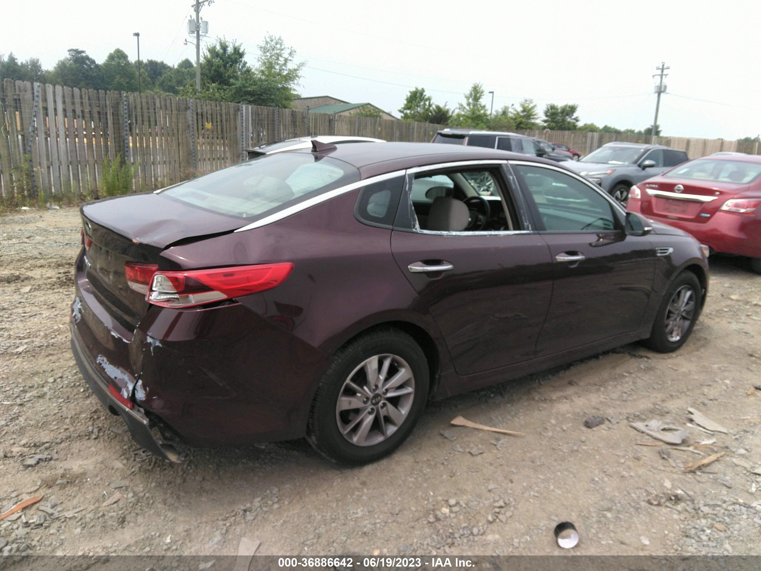 Photo 3 VIN: 5XXGT4L30JG189347 - KIA OPTIMA 