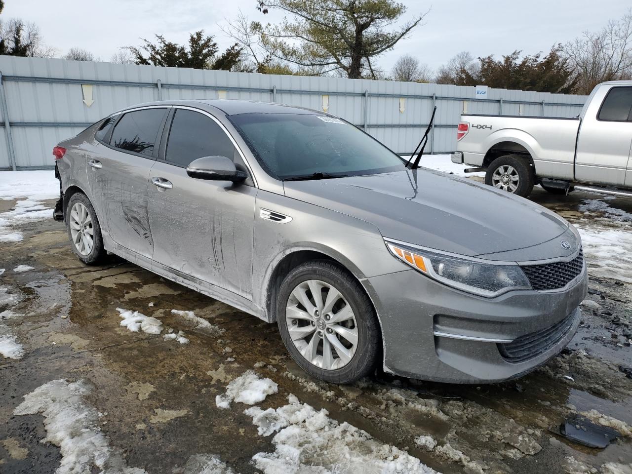 Photo 4 VIN: 5XXGT4L30JG262524 - KIA OPTIMA 