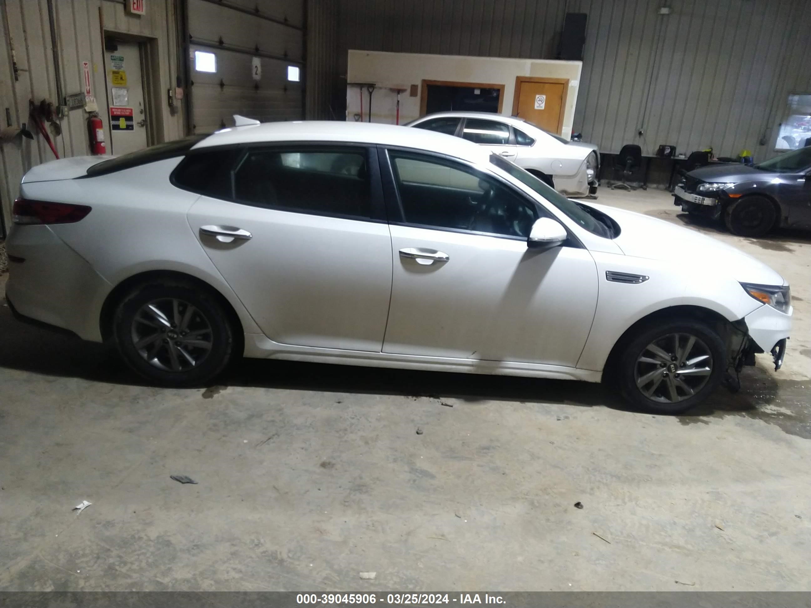 Photo 13 VIN: 5XXGT4L30KG324165 - KIA OPTIMA 