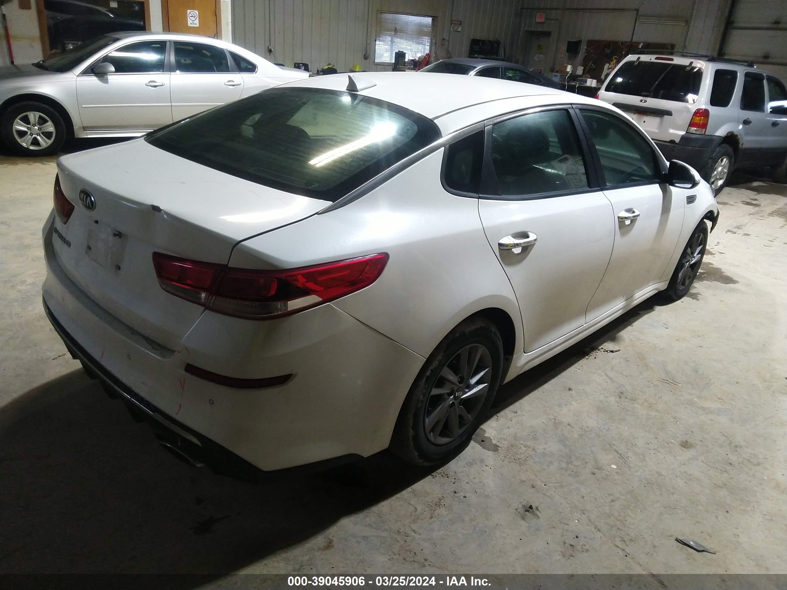 Photo 3 VIN: 5XXGT4L30KG324165 - KIA OPTIMA 