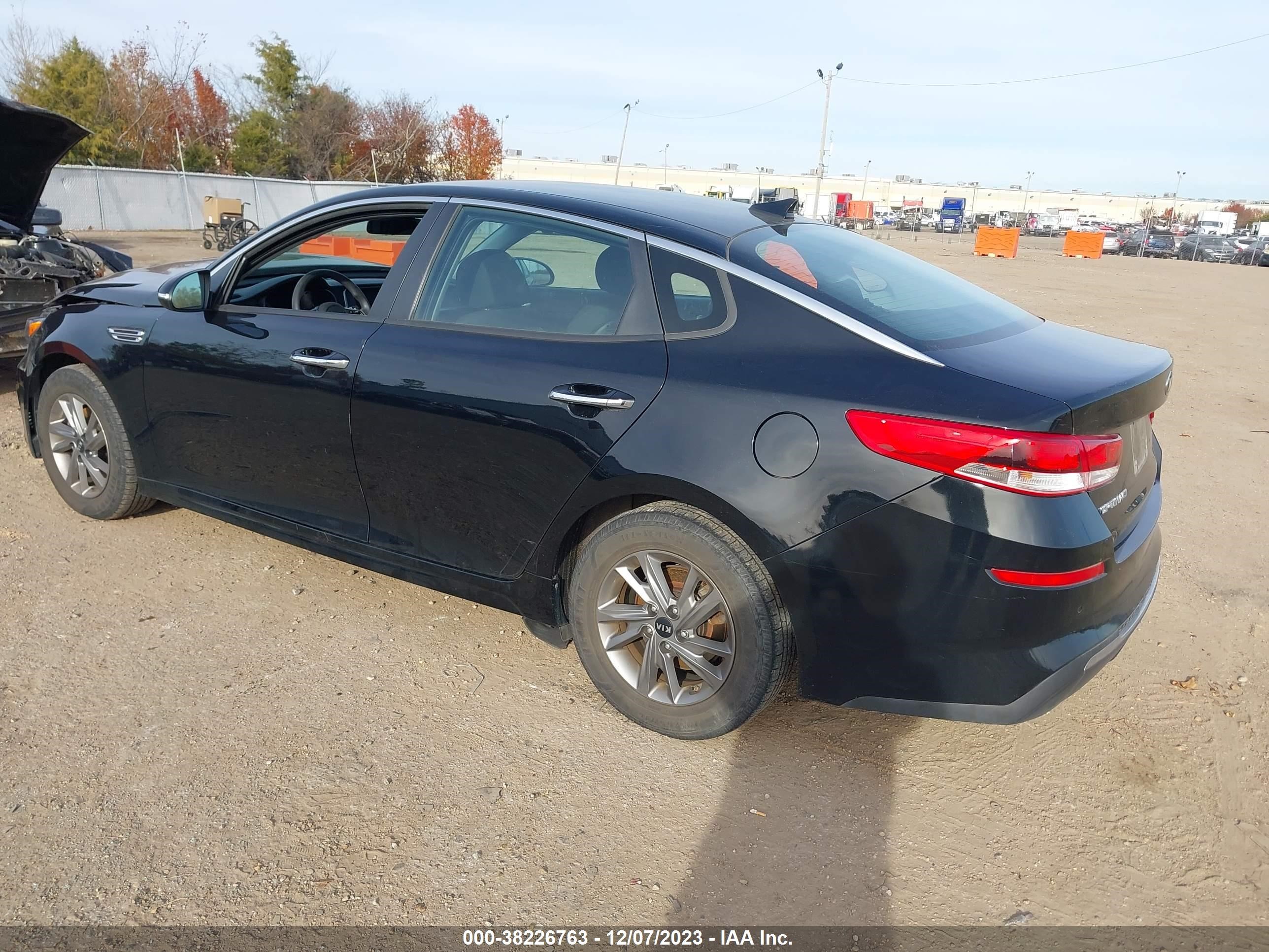 Photo 2 VIN: 5XXGT4L30KG352581 - KIA OPTIMA 