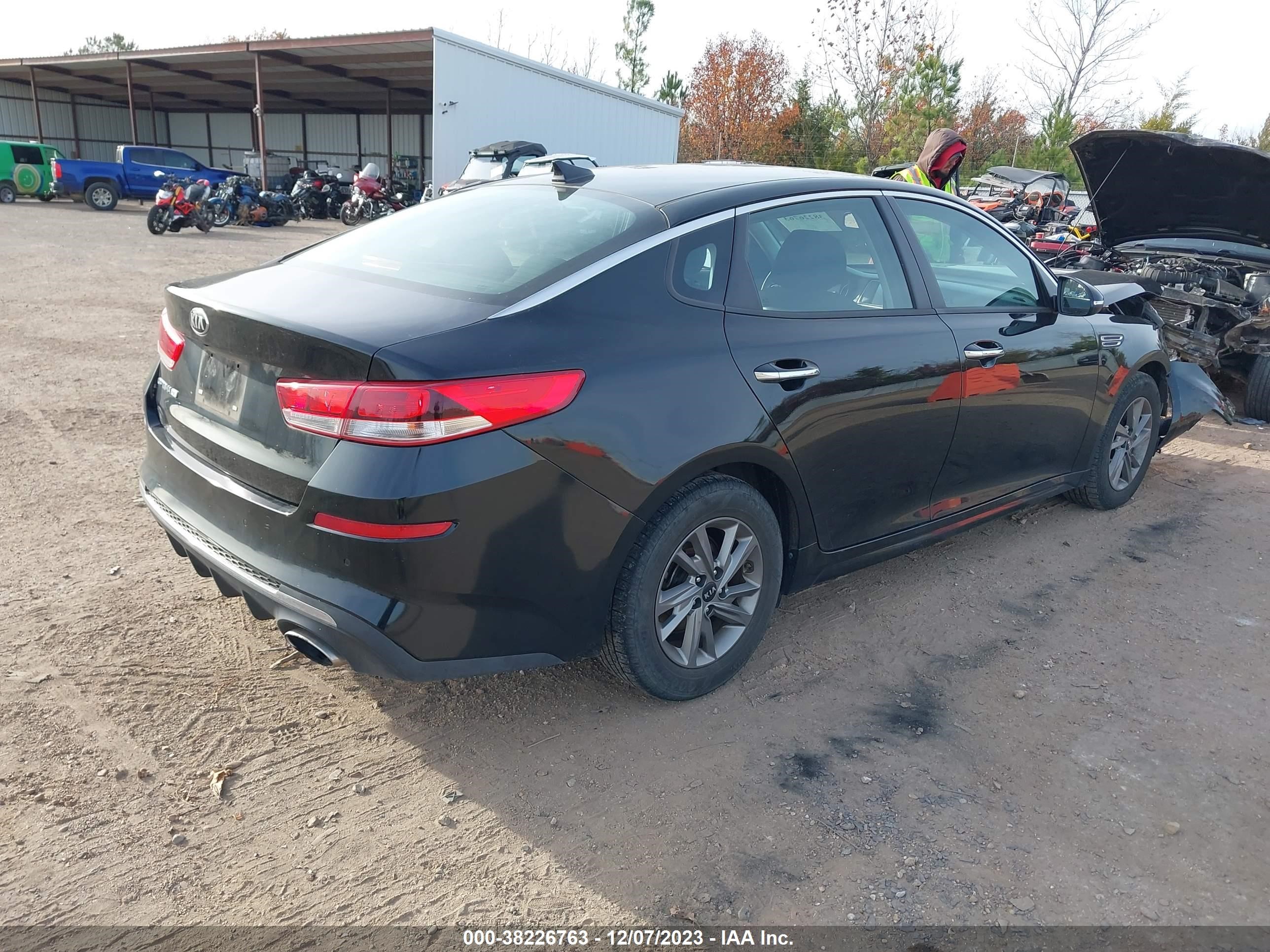 Photo 3 VIN: 5XXGT4L30KG352581 - KIA OPTIMA 