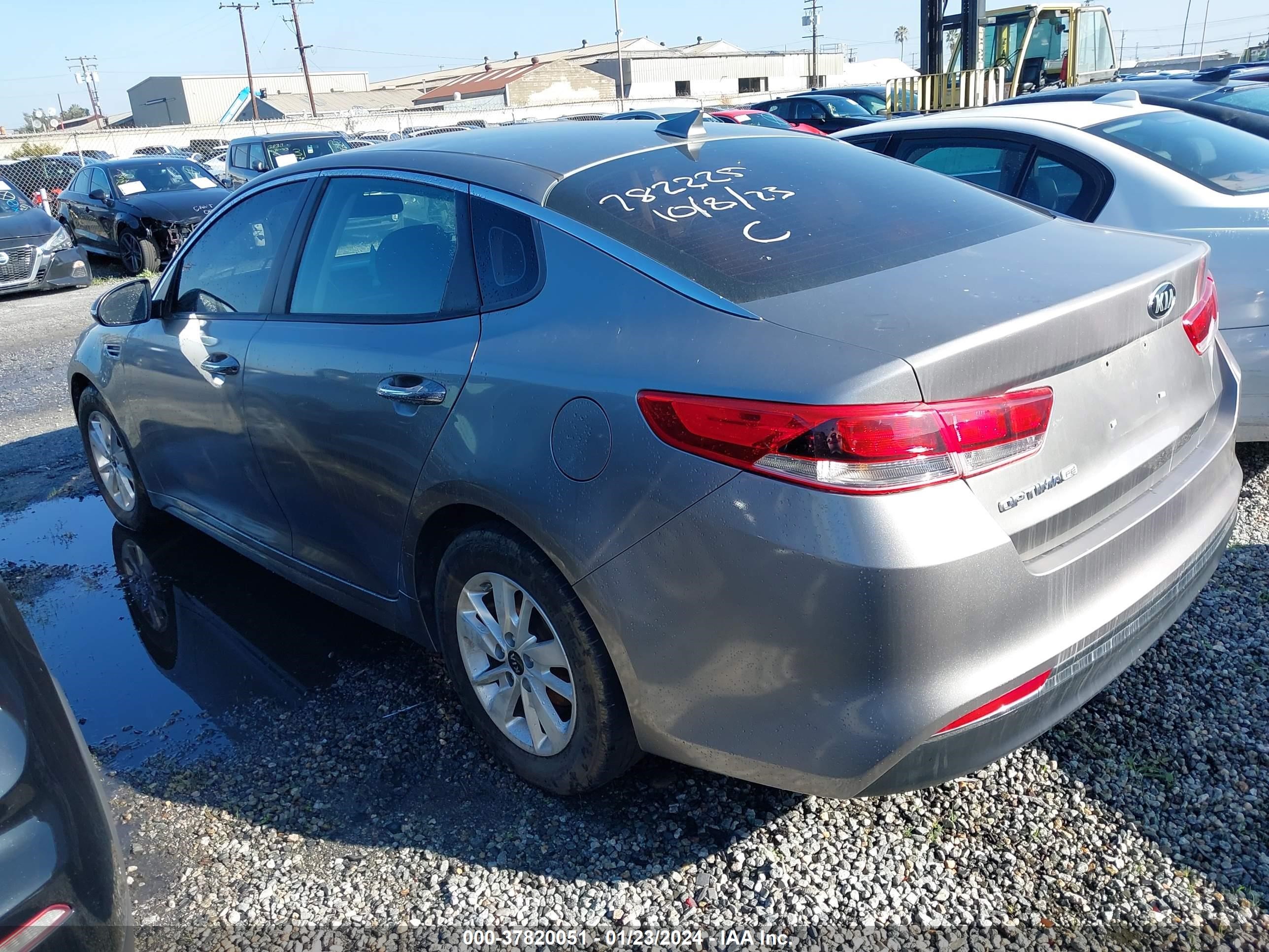 Photo 2 VIN: 5XXGT4L31GG023136 - KIA OPTIMA 