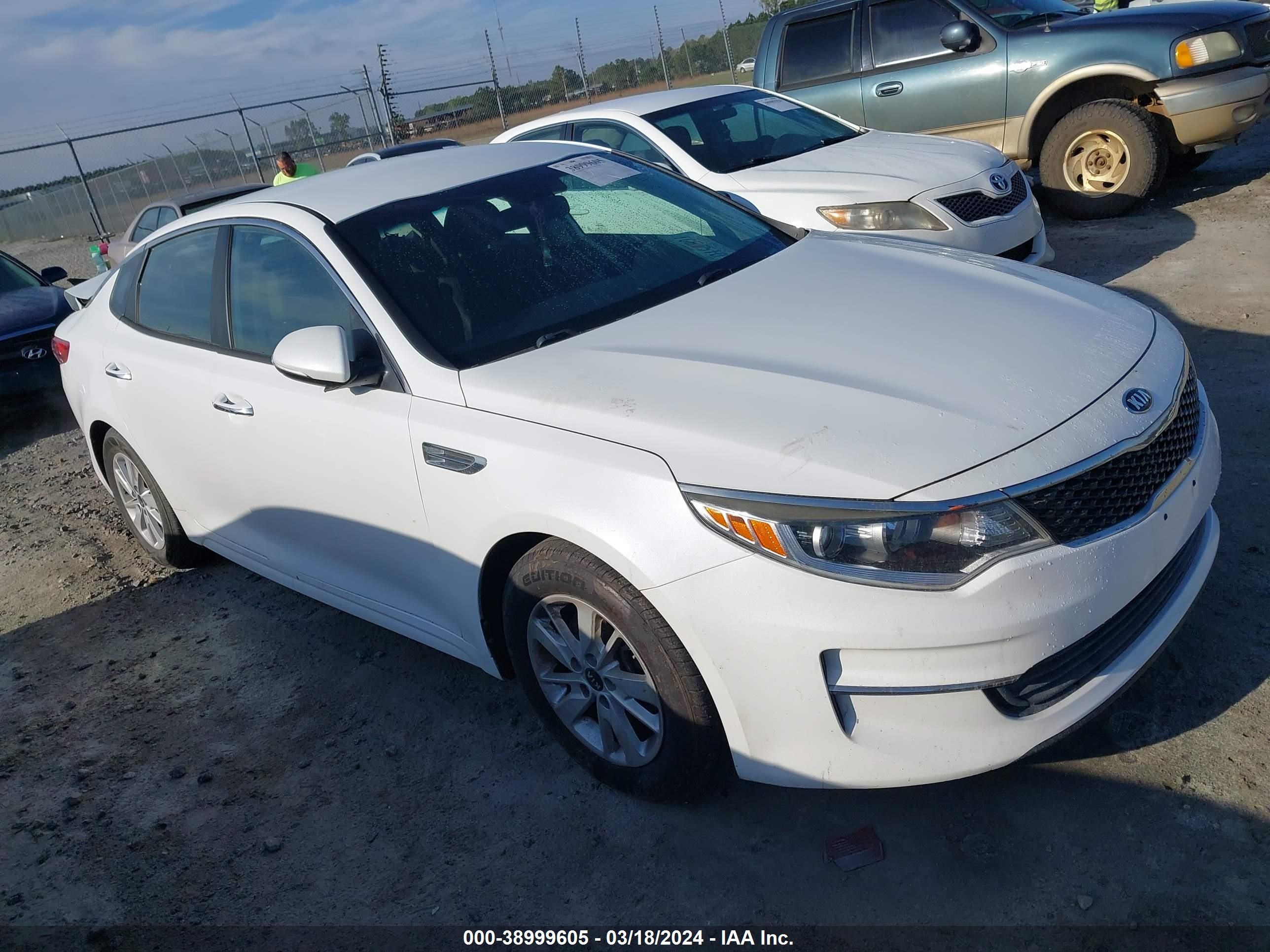 Photo 0 VIN: 5XXGT4L31GG028319 - KIA OPTIMA 