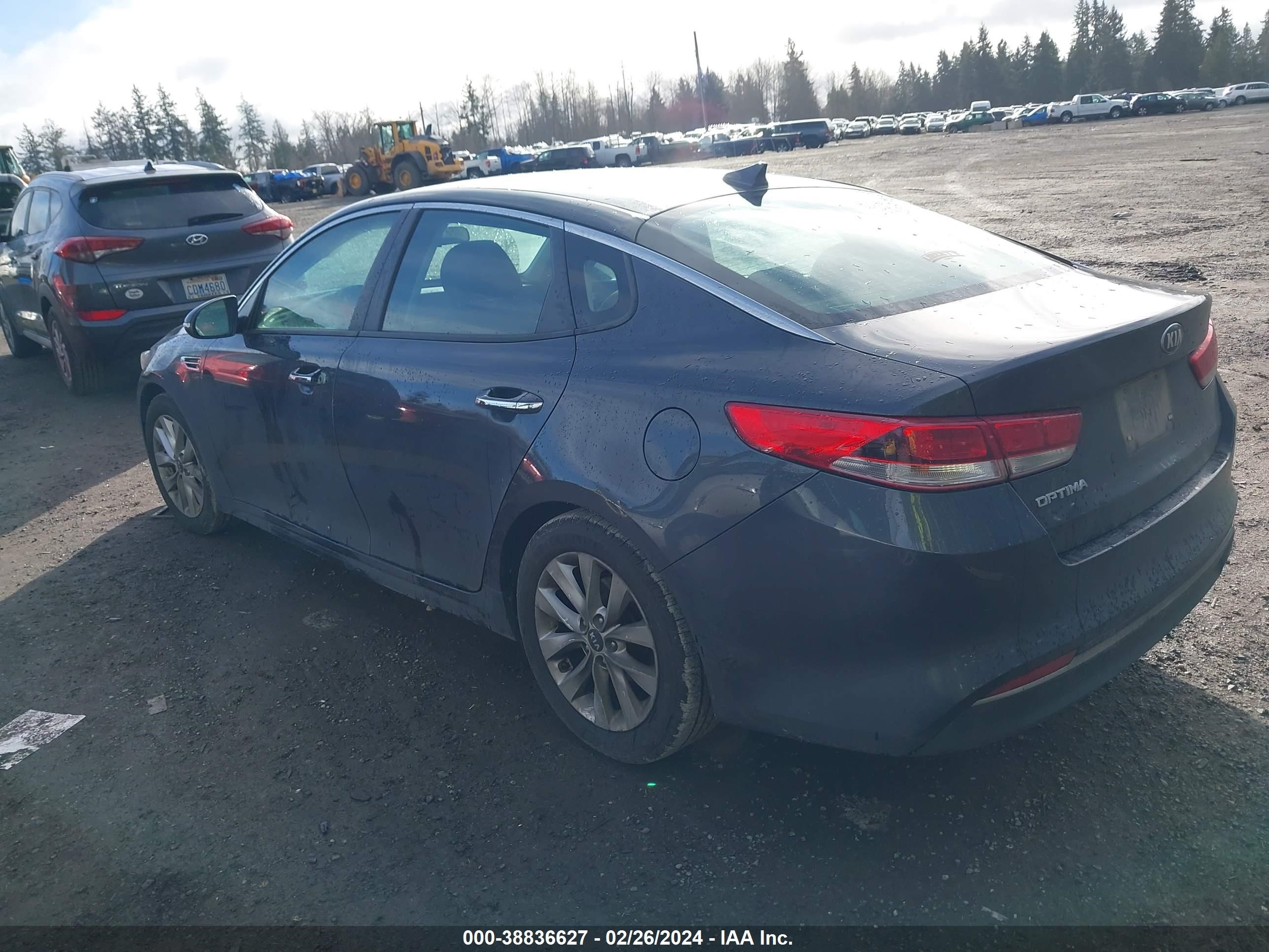 Photo 2 VIN: 5XXGT4L31HG160921 - KIA OPTIMA 