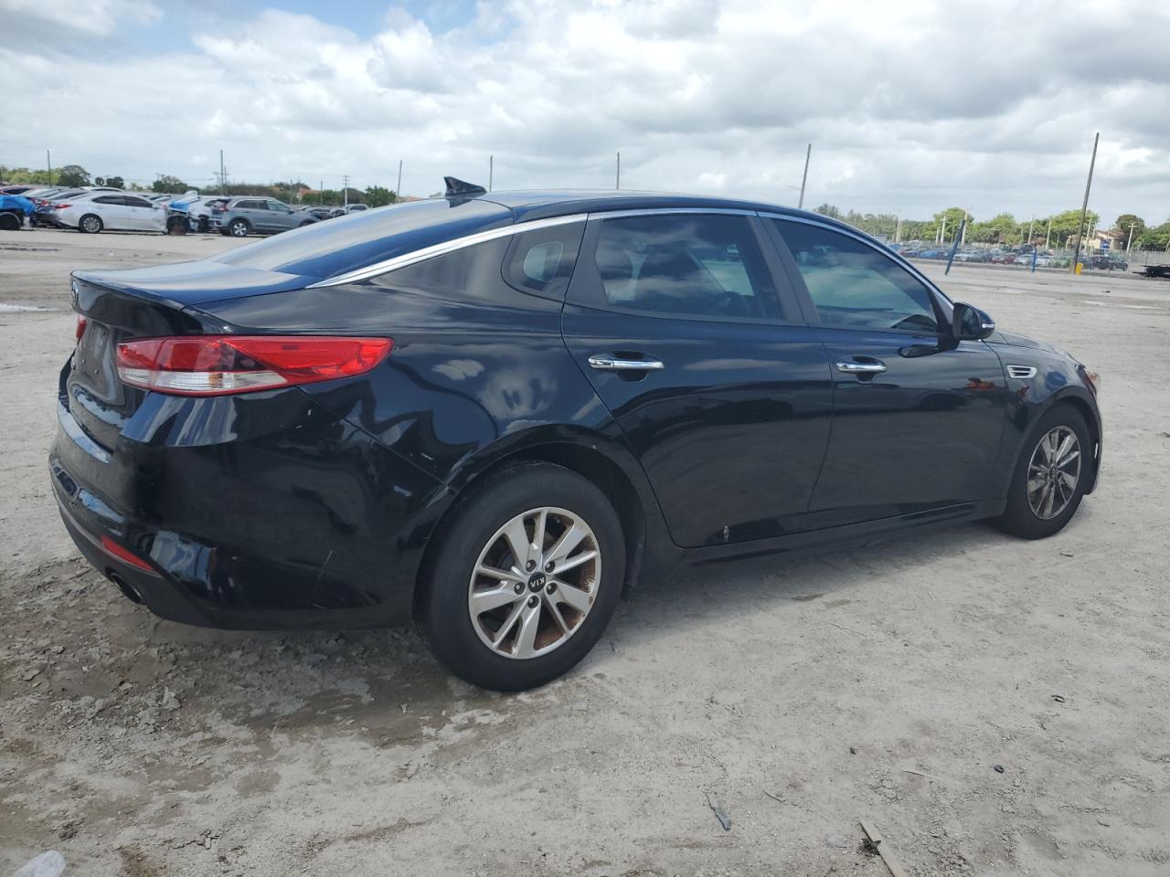 Photo 2 VIN: 5XXGT4L31HG165696 - KIA OPTIMA 