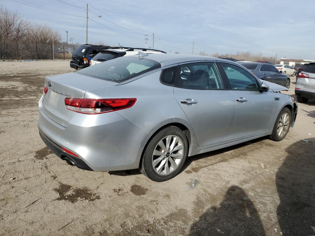 Photo 2 VIN: 5XXGT4L31HG171322 - KIA OPTIMA 