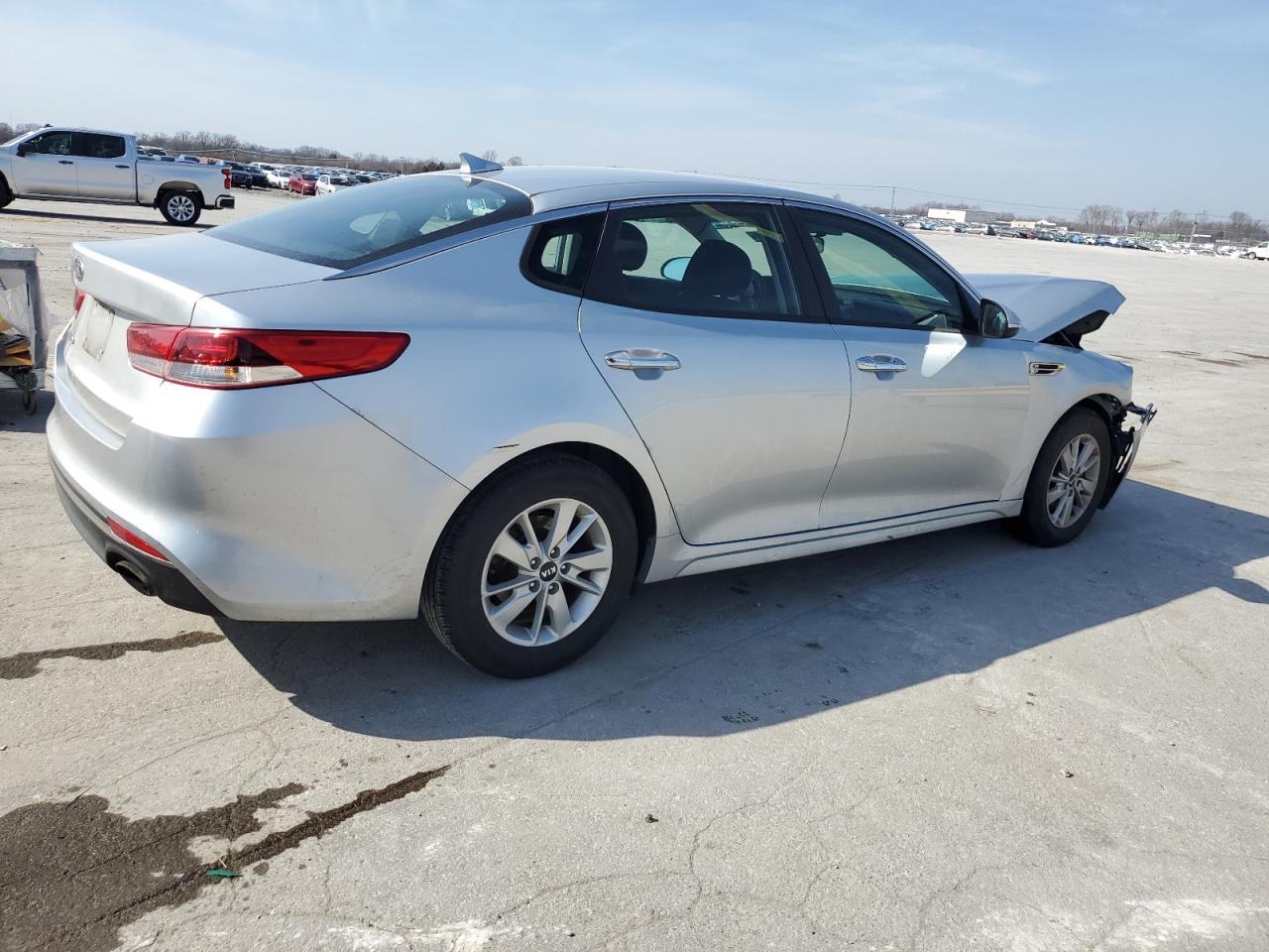 Photo 2 VIN: 5XXGT4L31JG180303 - KIA OPTIMA 