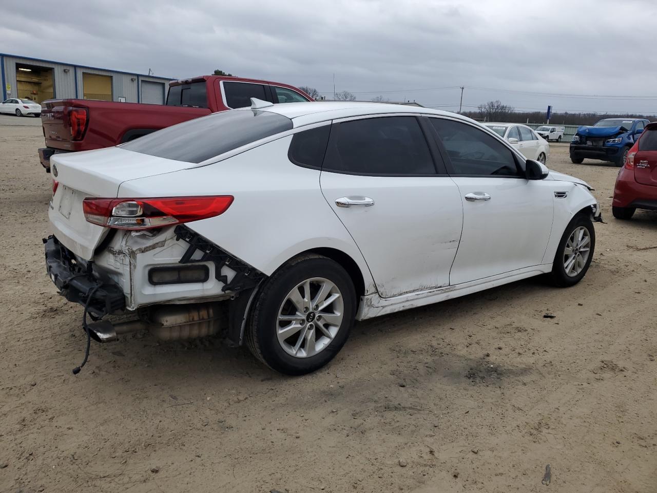 Photo 2 VIN: 5XXGT4L31JG204597 - KIA OPTIMA 