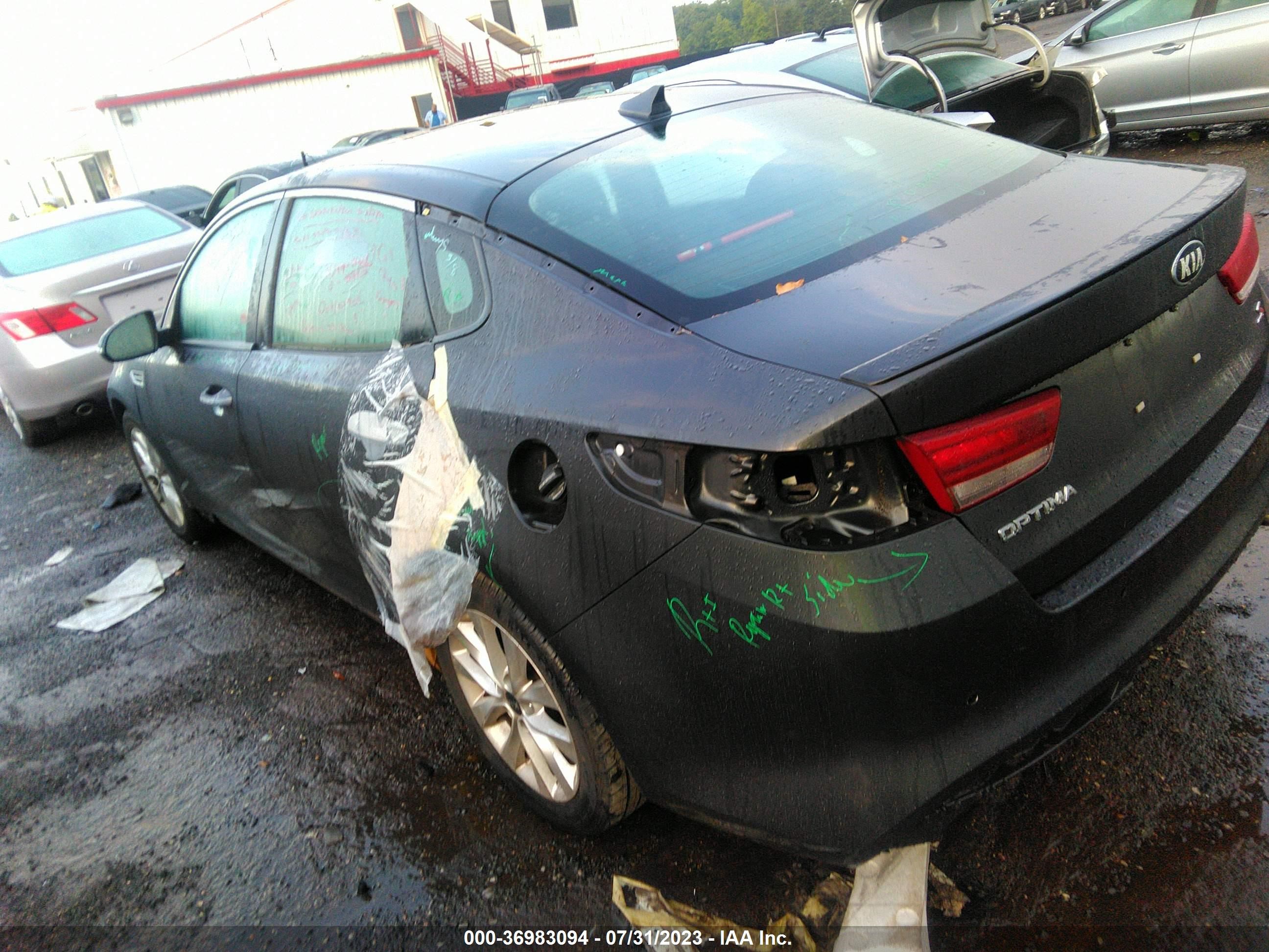 Photo 2 VIN: 5XXGT4L31JG240239 - KIA OPTIMA 