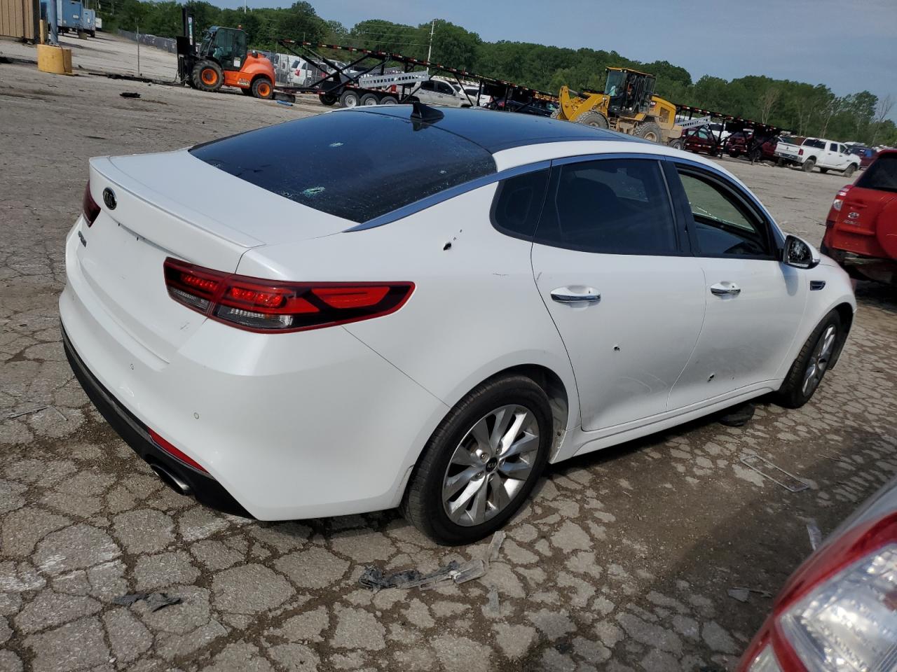 Photo 2 VIN: 5XXGT4L31JG240676 - KIA OPTIMA 