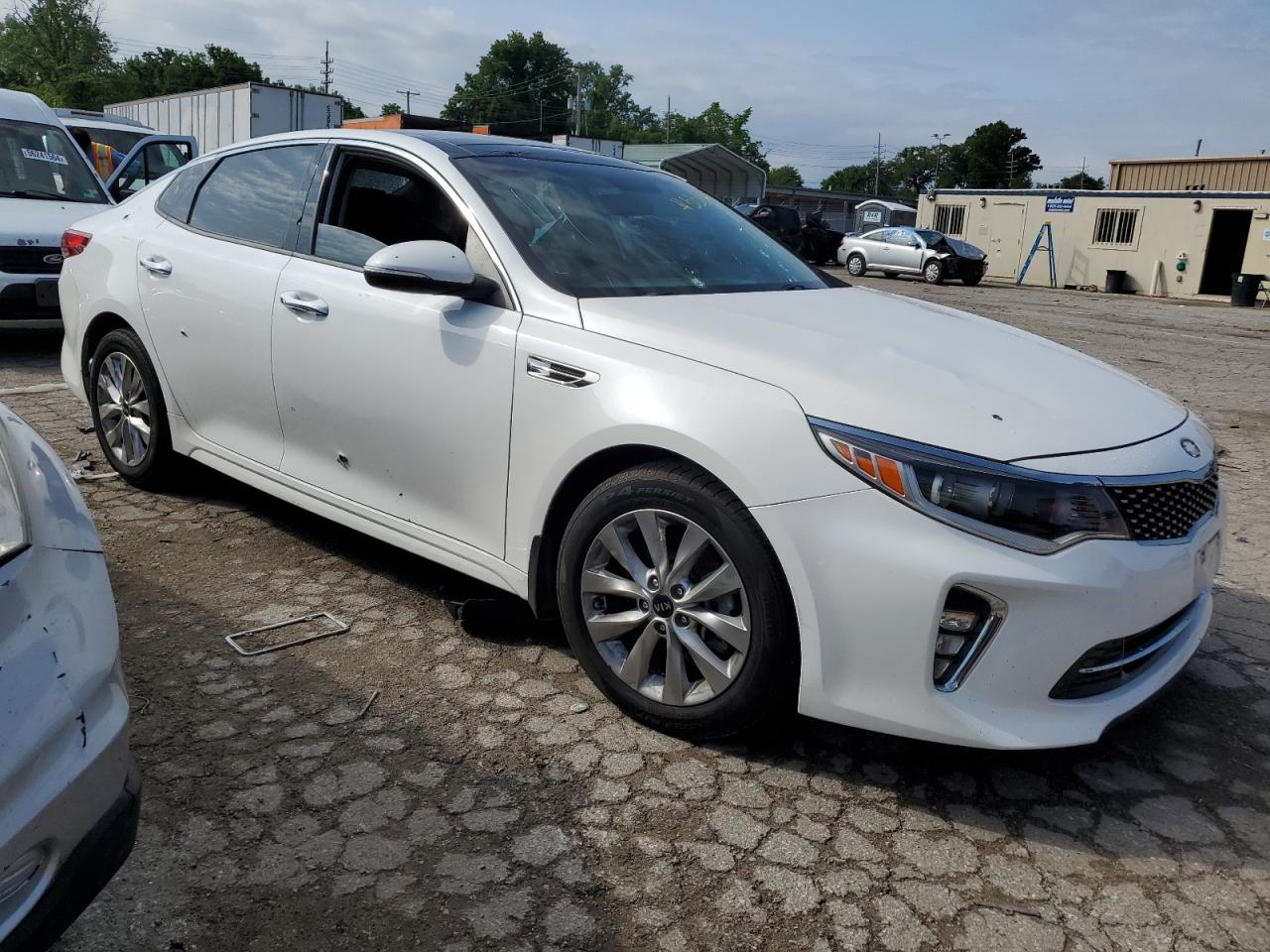 Photo 3 VIN: 5XXGT4L31JG240676 - KIA OPTIMA 