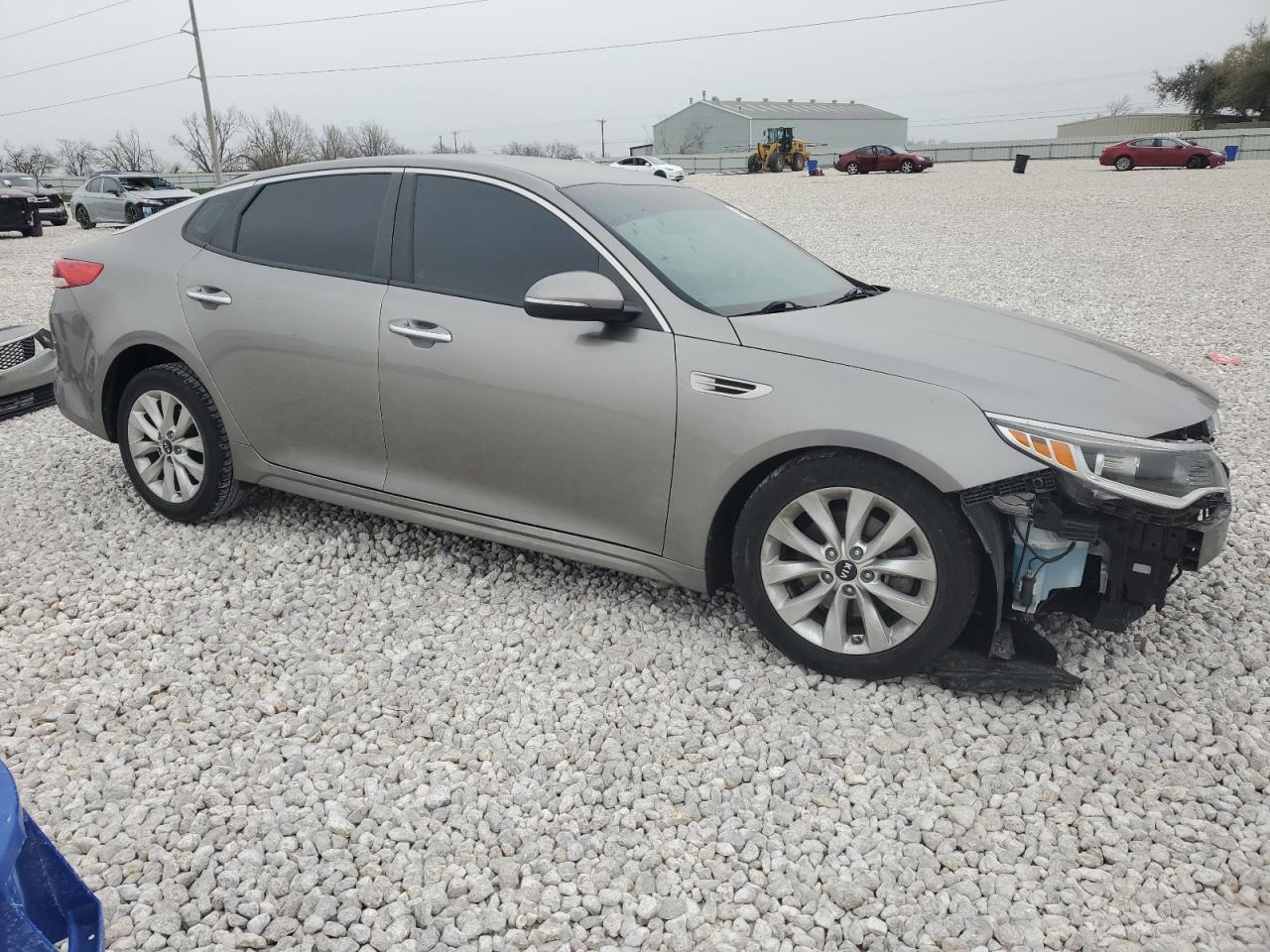 Photo 3 VIN: 5XXGT4L31JG252293 - KIA OPTIMA 