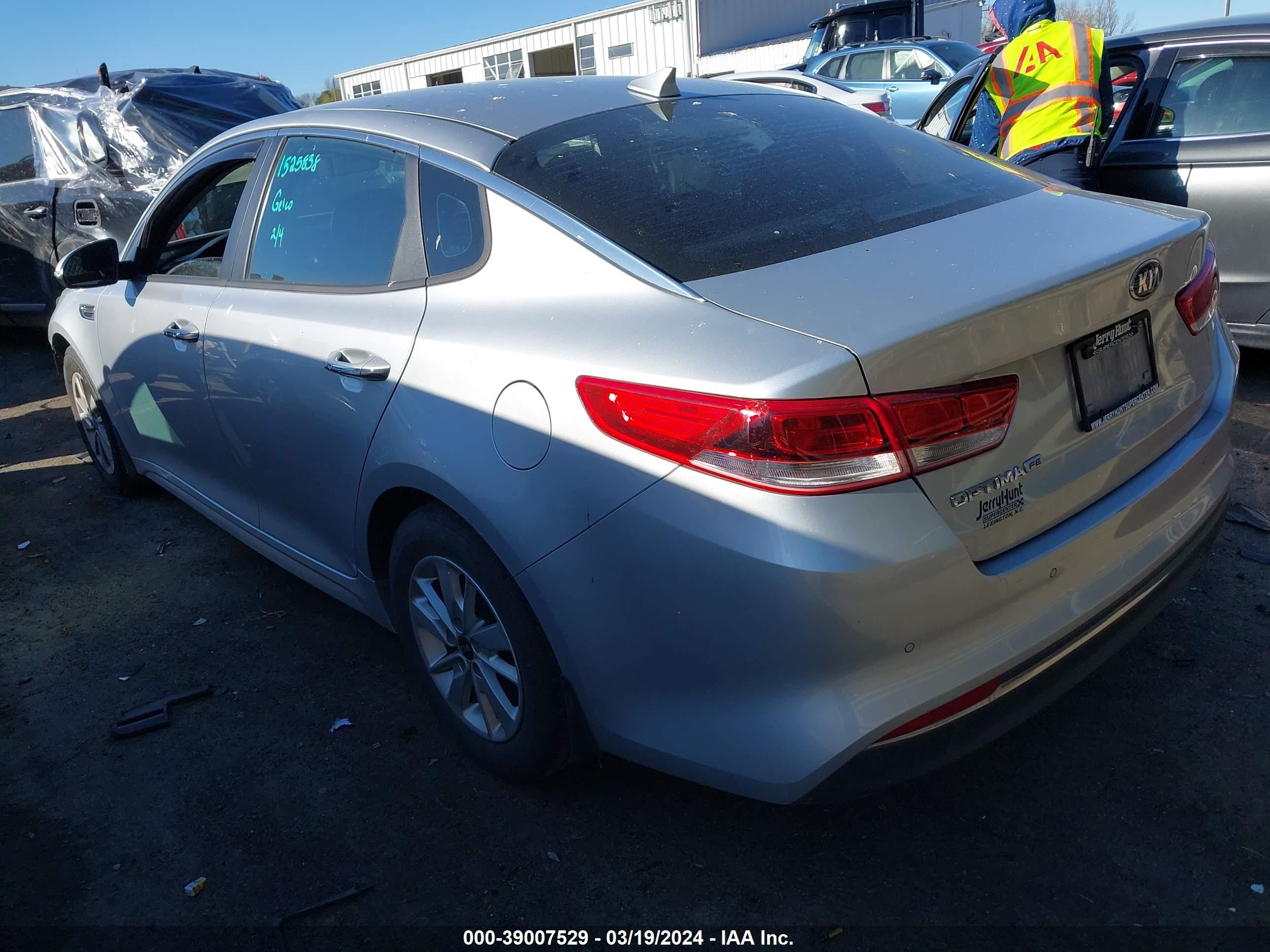 Photo 2 VIN: 5XXGT4L32JG231467 - KIA OPTIMA 