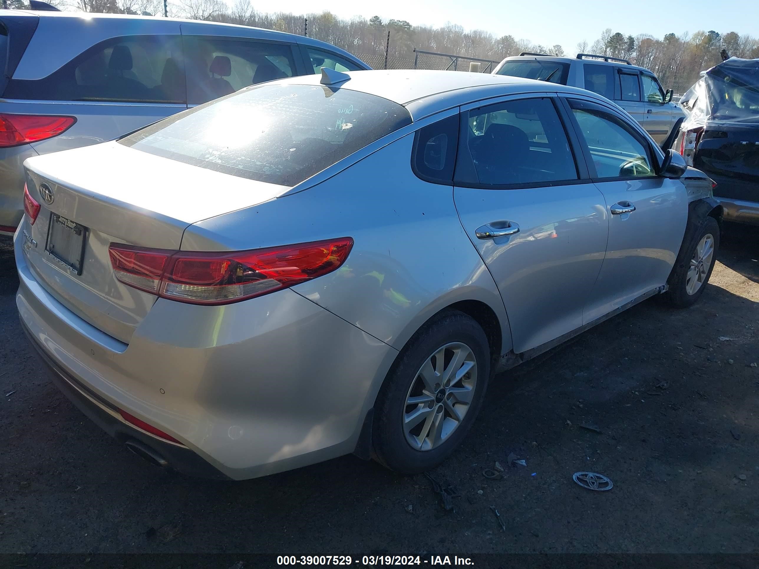 Photo 3 VIN: 5XXGT4L32JG231467 - KIA OPTIMA 