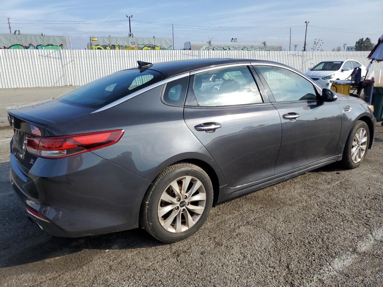 Photo 2 VIN: 5XXGT4L32JG242355 - KIA OPTIMA 