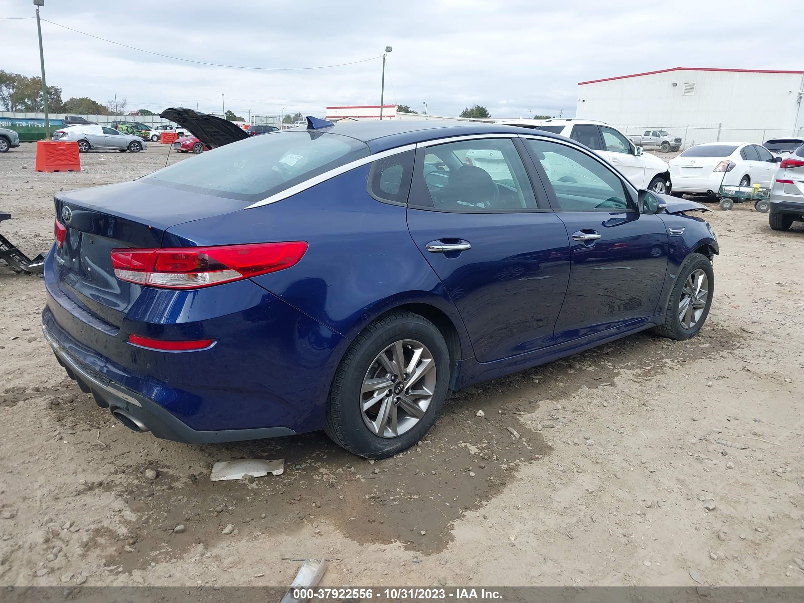 Photo 3 VIN: 5XXGT4L32KG334230 - KIA OPTIMA 