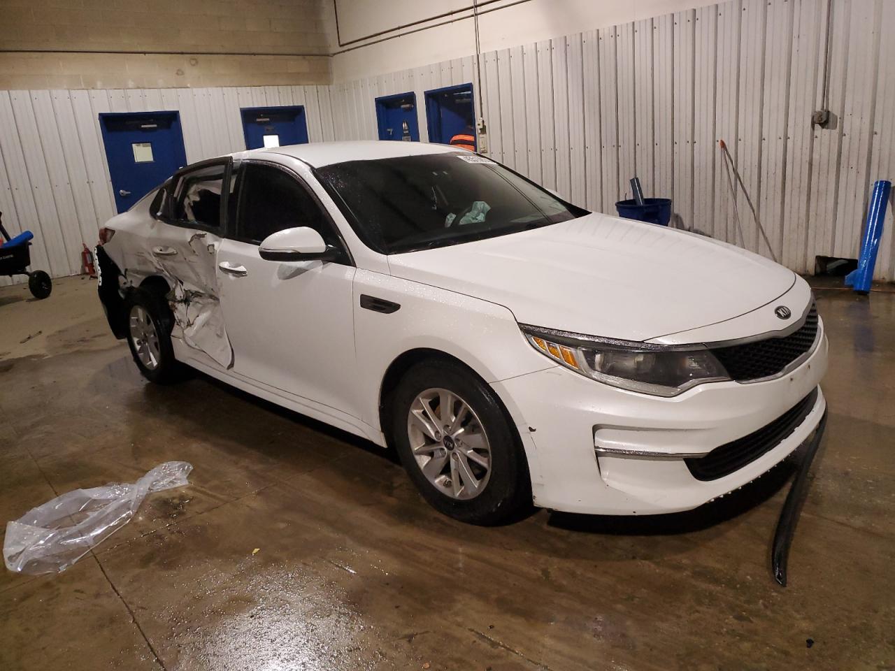 Photo 3 VIN: 5XXGT4L33GG043095 - KIA OPTIMA 