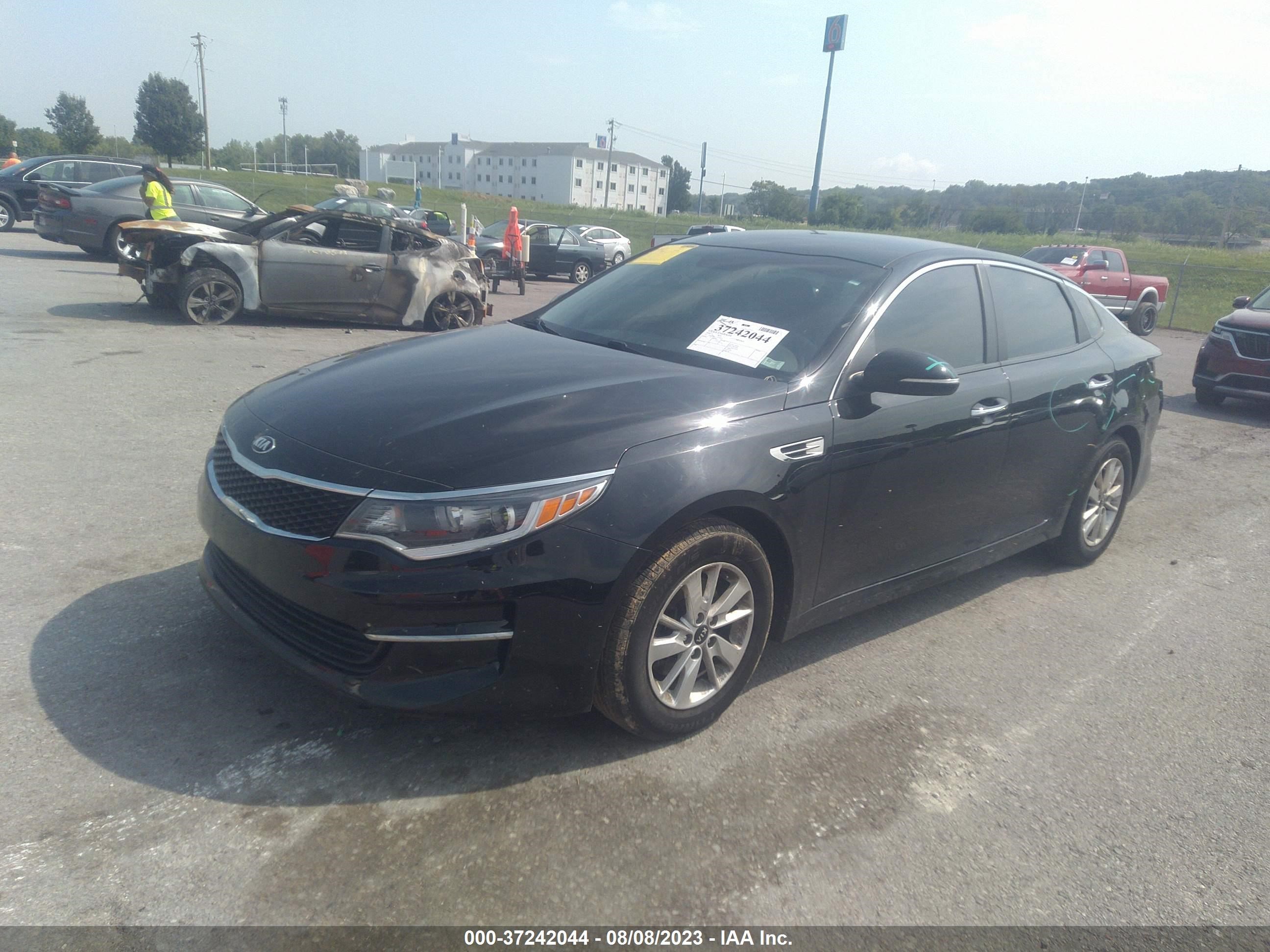 Photo 1 VIN: 5XXGT4L33GG104008 - KIA OPTIMA 