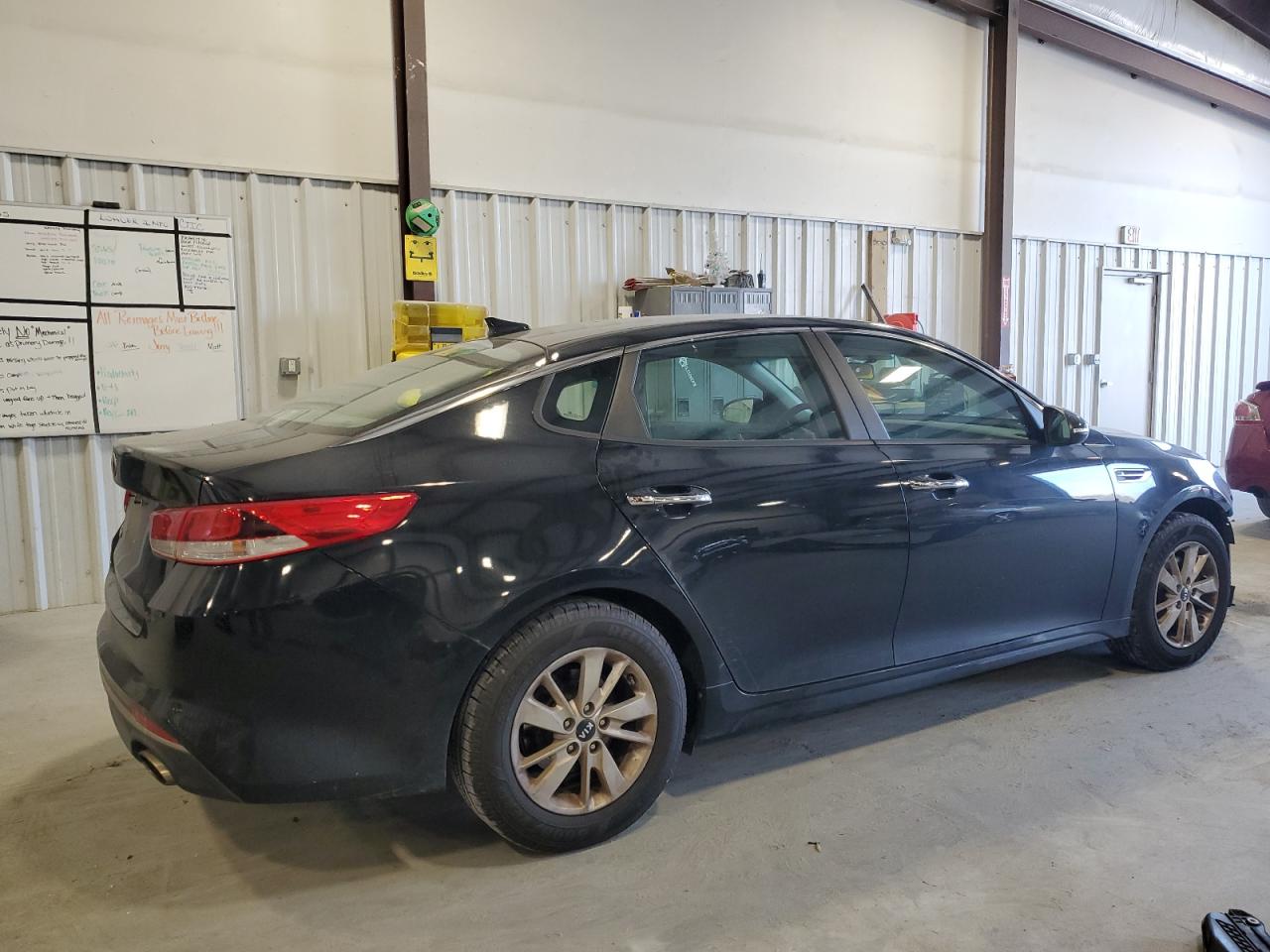 Photo 2 VIN: 5XXGT4L33GG115218 - KIA OPTIMA 