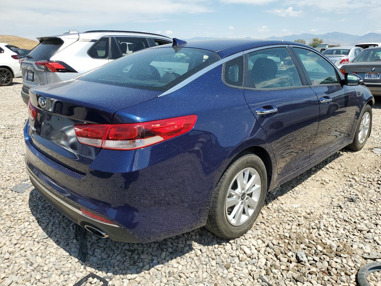 Photo 2 VIN: 5XXGT4L33HG177672 - KIA OPTIMA 