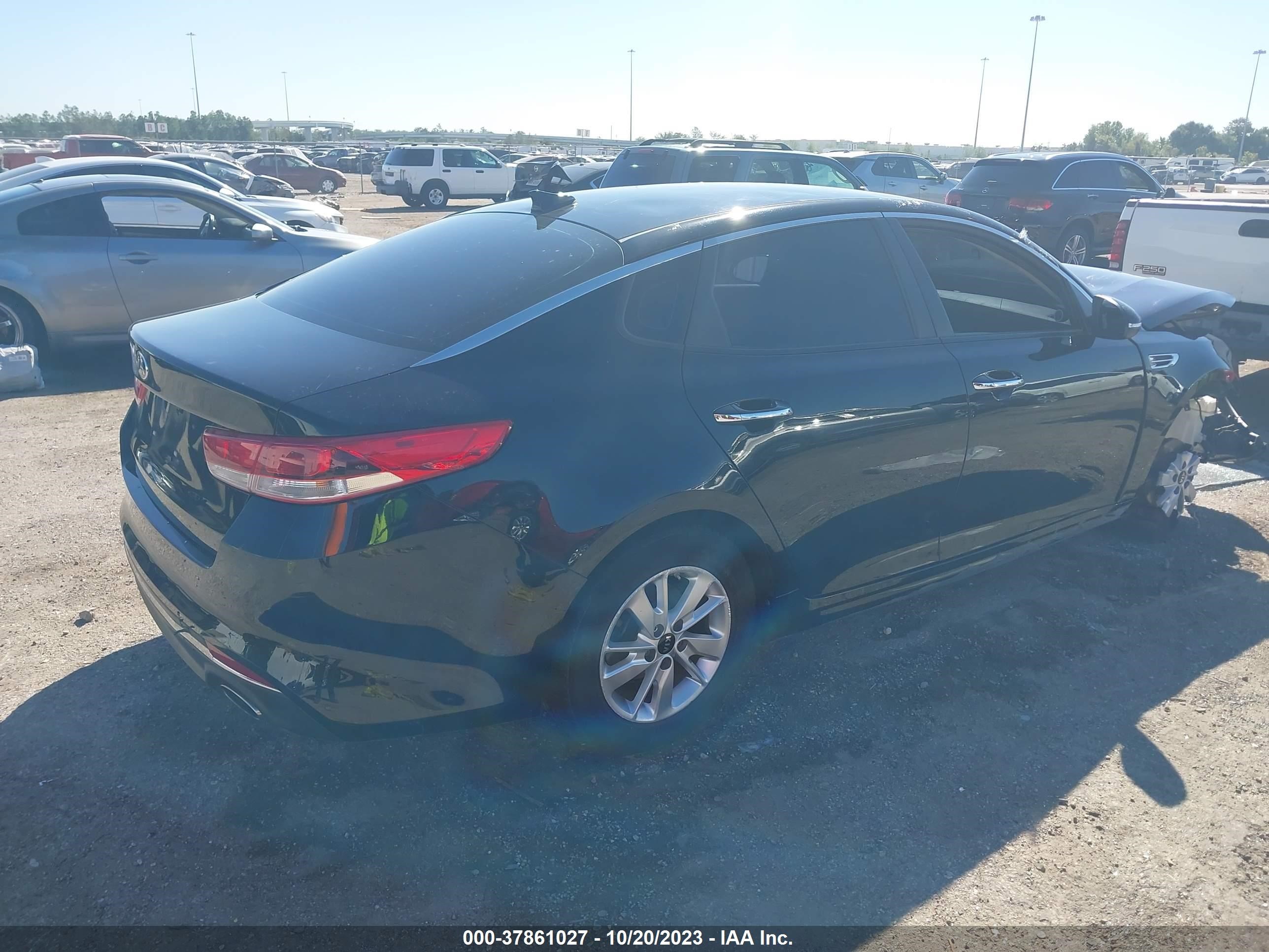 Photo 3 VIN: 5XXGT4L33JG207839 - KIA OPTIMA 