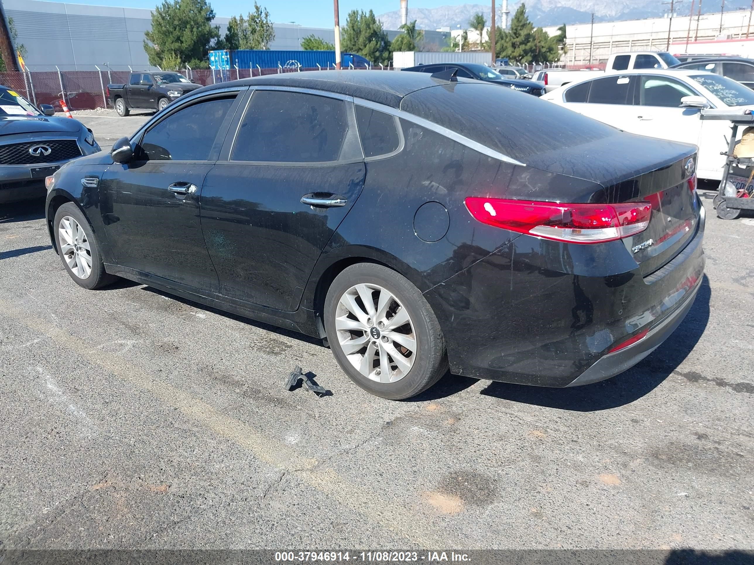 Photo 2 VIN: 5XXGT4L33JG257169 - KIA OPTIMA 