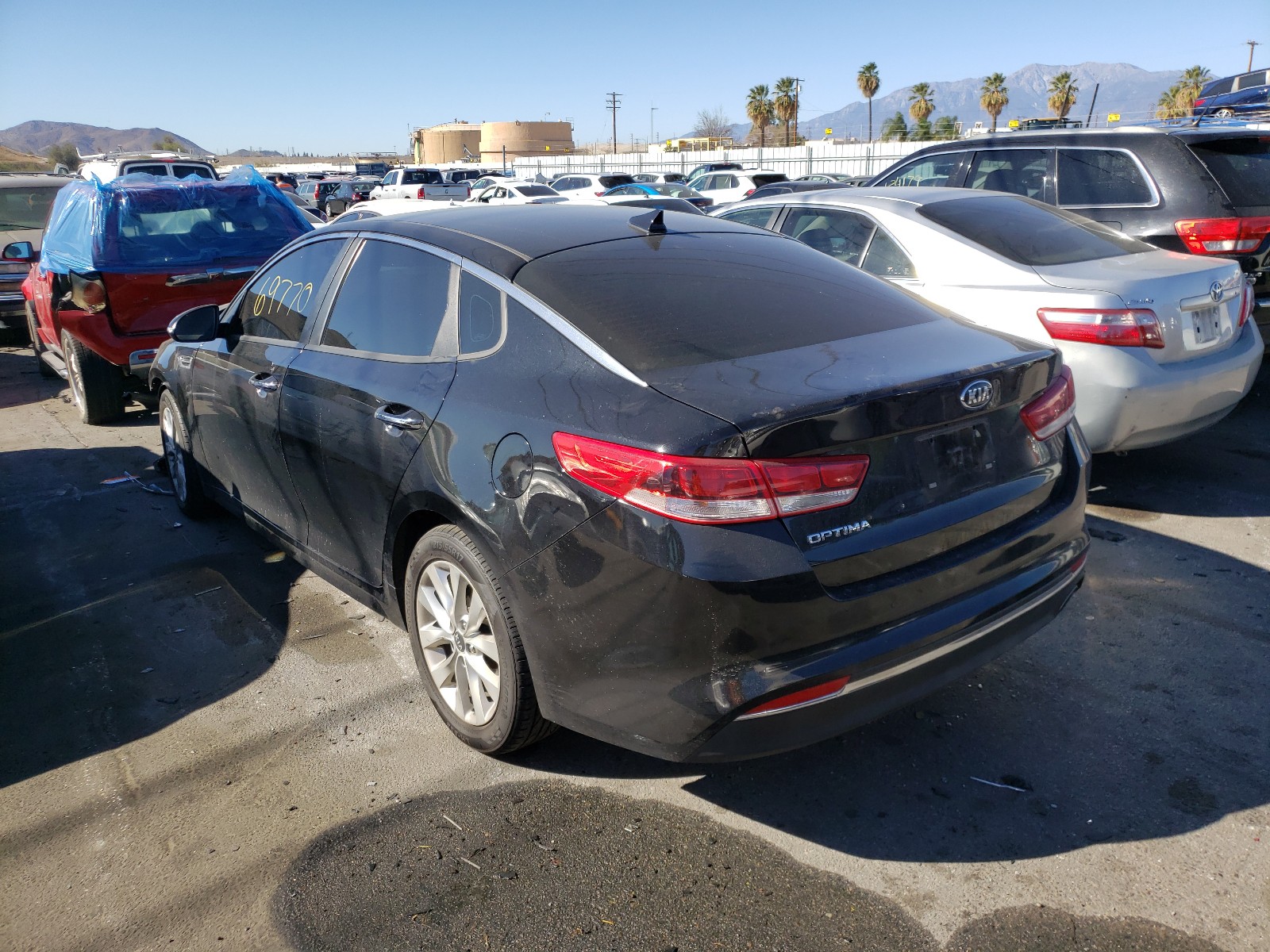 Photo 2 VIN: 5XXGT4L33JG260718 - KIA OPTIMA LX 