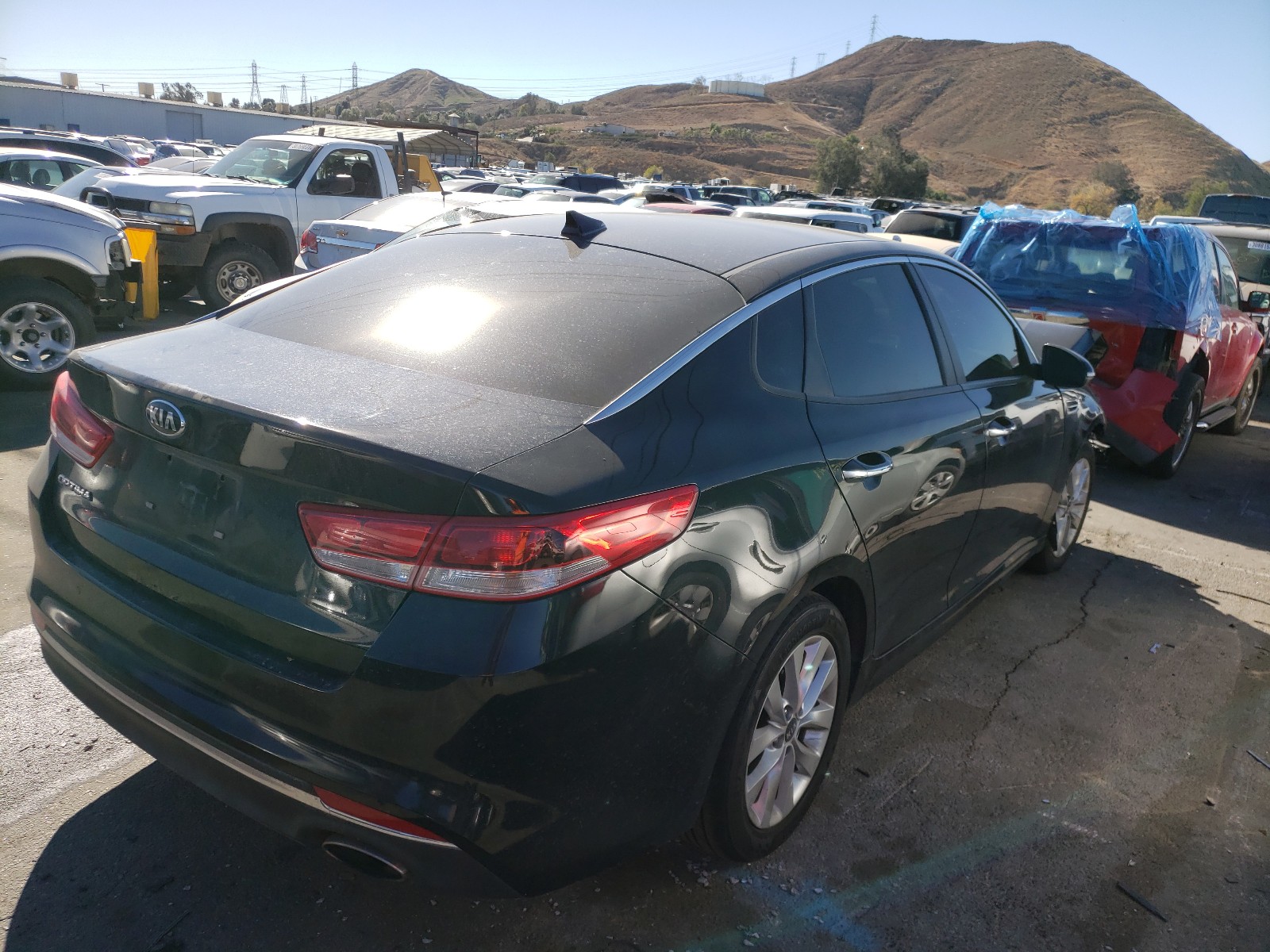 Photo 3 VIN: 5XXGT4L33JG260718 - KIA OPTIMA LX 