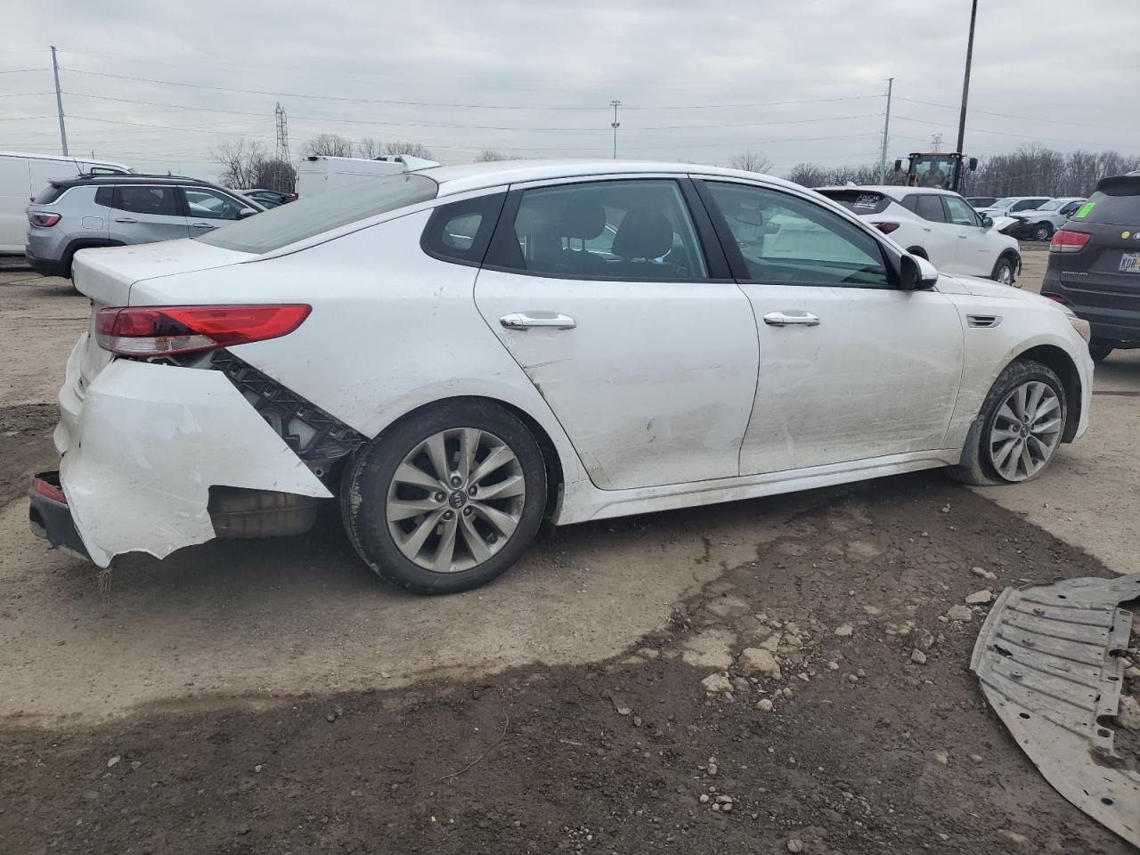 Photo 2 VIN: 5XXGT4L33JG261240 - KIA OPTIMA 