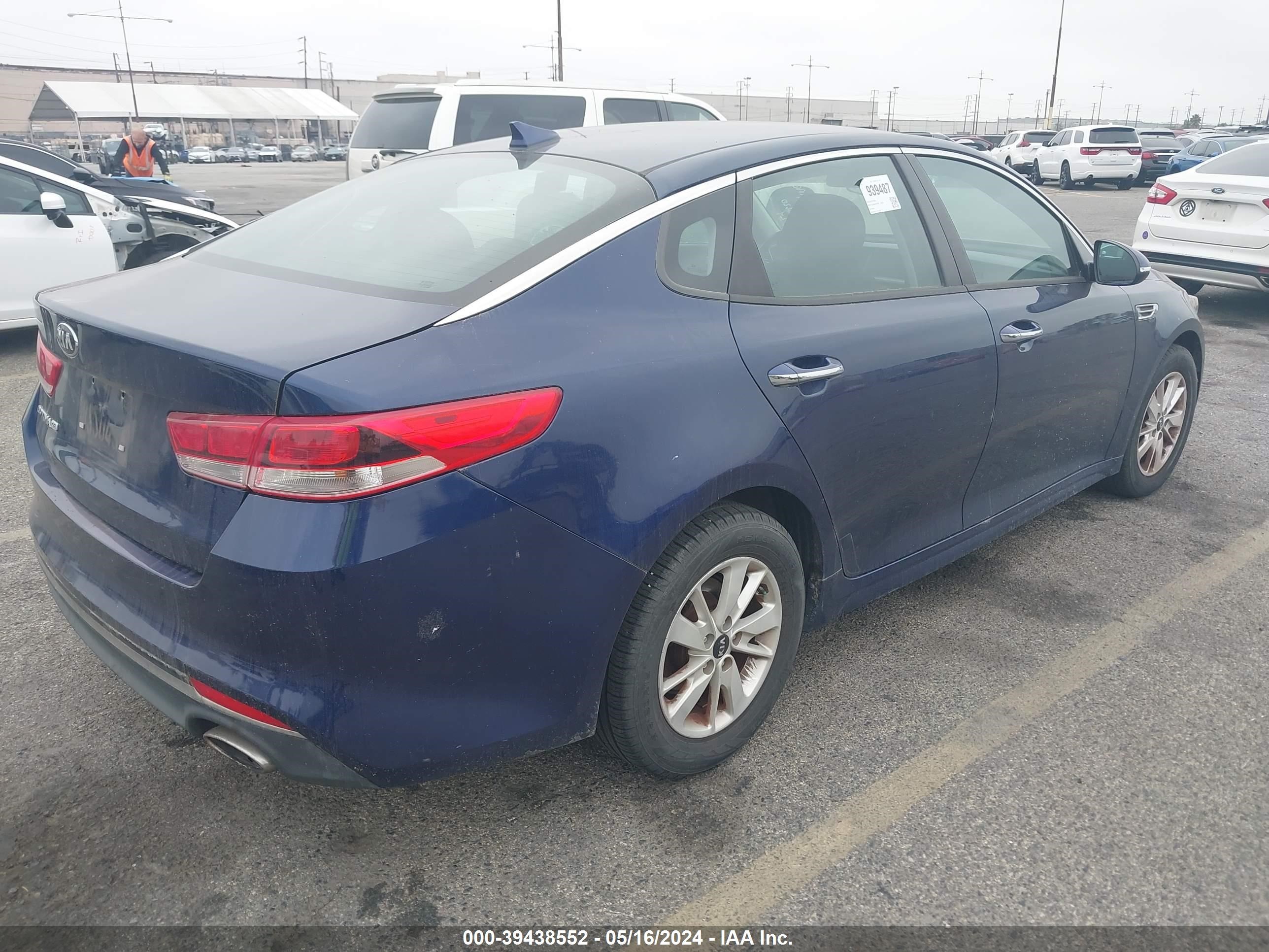 Photo 3 VIN: 5XXGT4L34JG192140 - KIA OPTIMA 