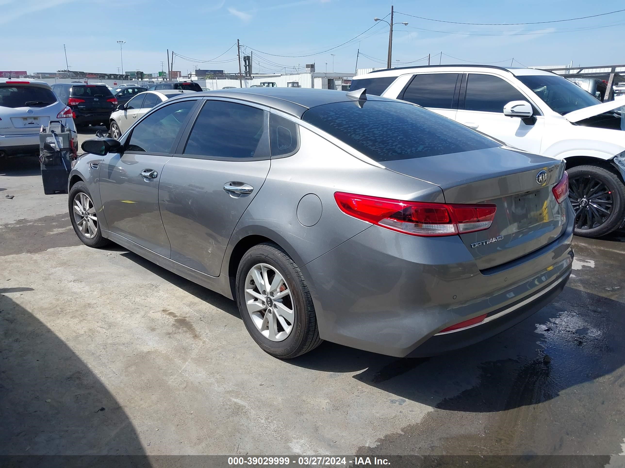 Photo 2 VIN: 5XXGT4L34JG222494 - KIA OPTIMA 