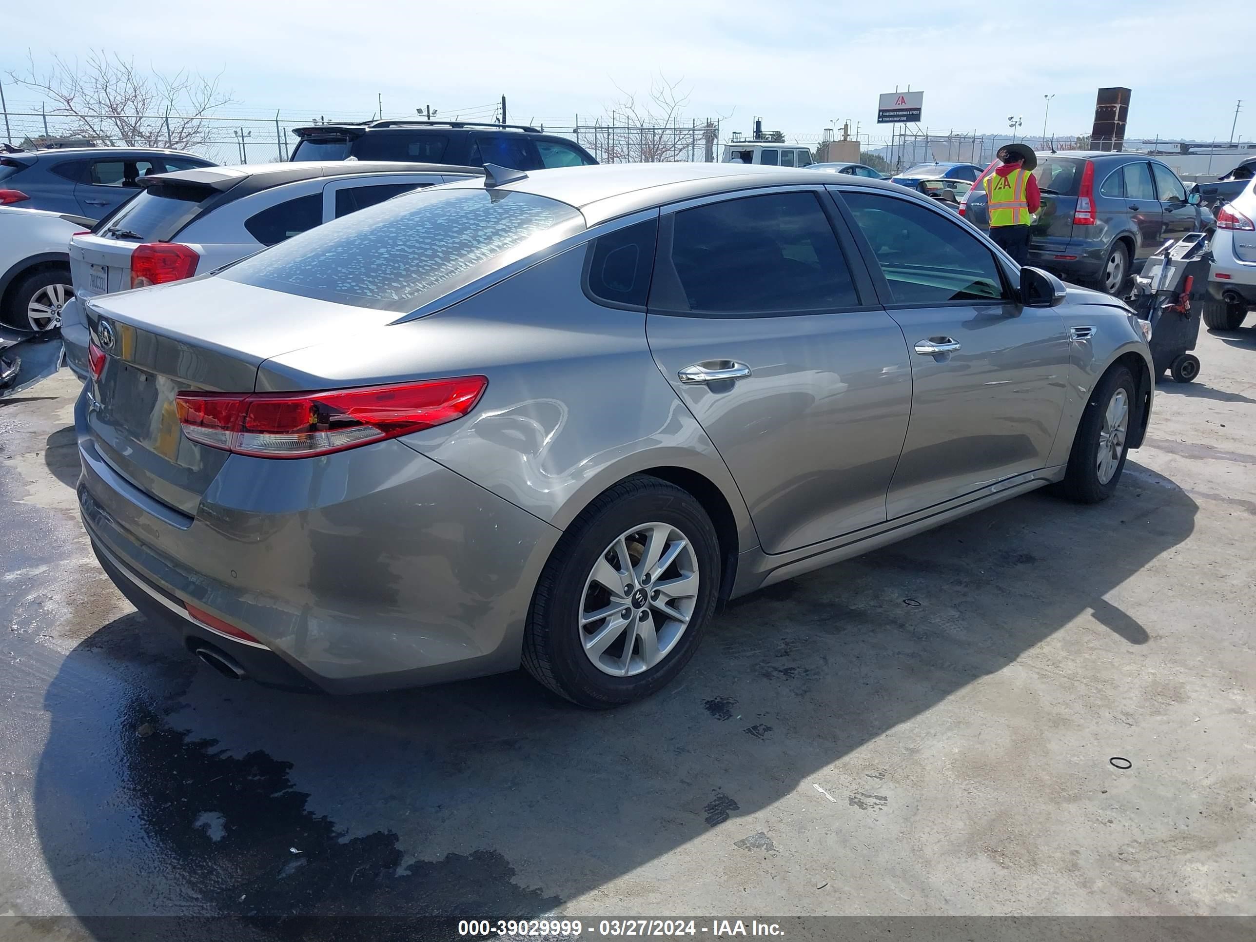 Photo 3 VIN: 5XXGT4L34JG222494 - KIA OPTIMA 