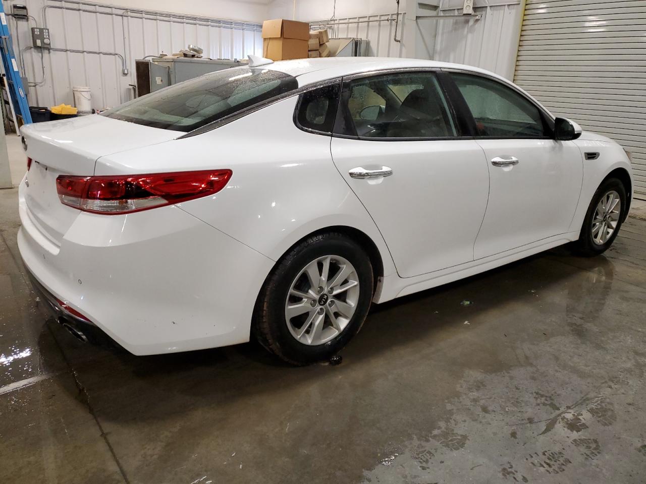 Photo 2 VIN: 5XXGT4L34JG249923 - KIA OPTIMA 