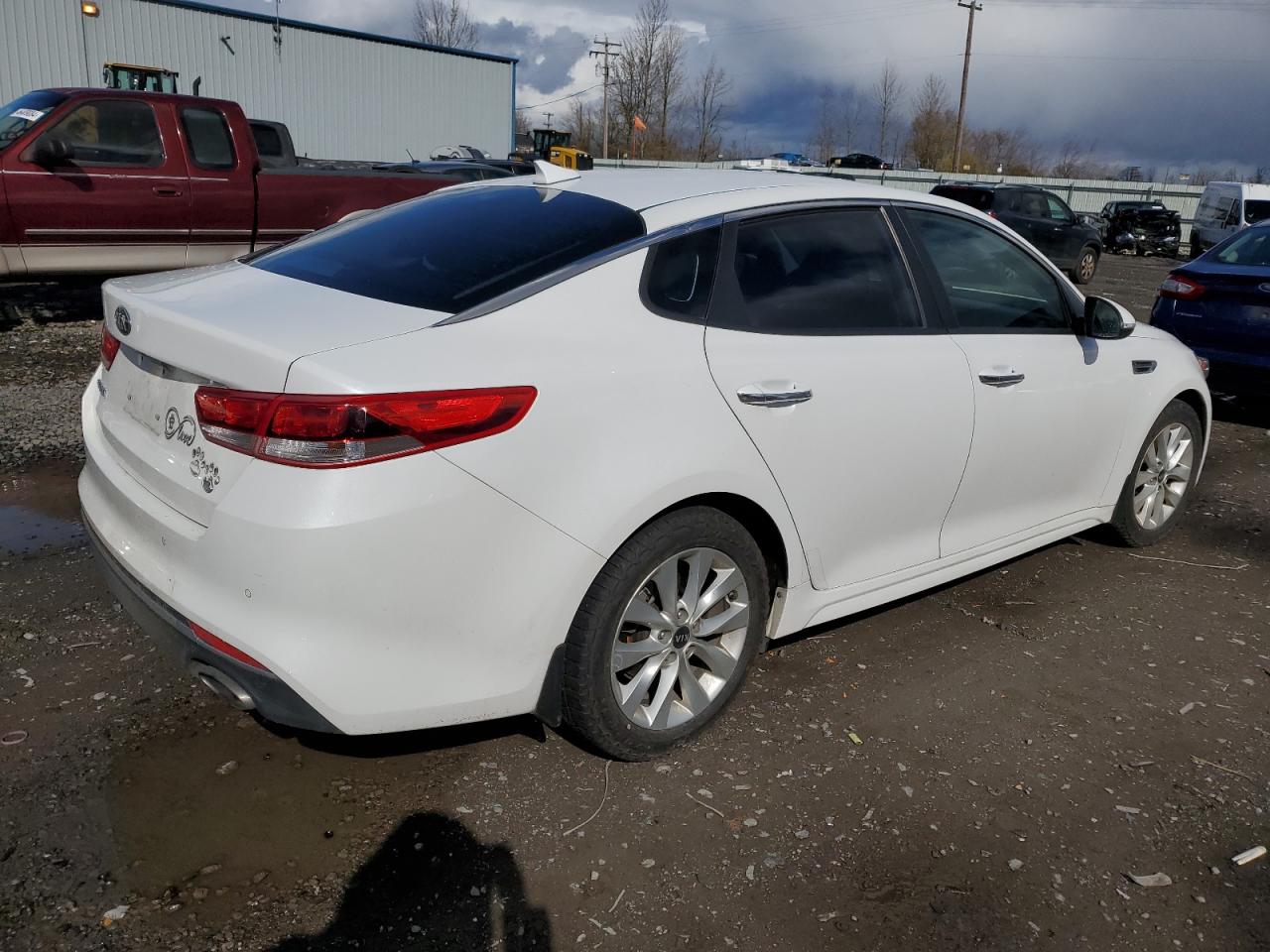 Photo 2 VIN: 5XXGT4L34JG255737 - KIA OPTIMA 