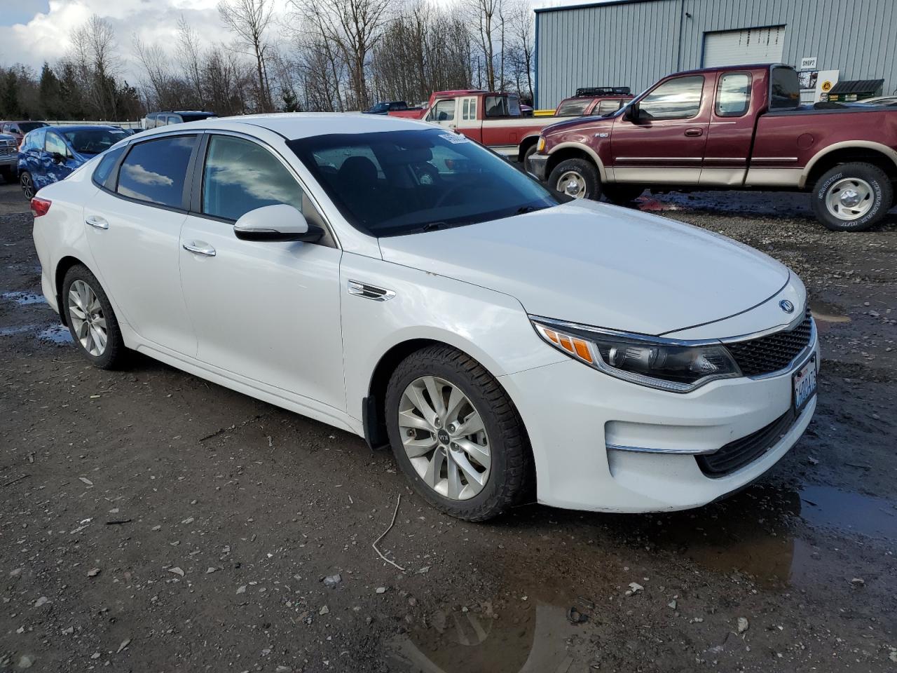 Photo 3 VIN: 5XXGT4L34JG255737 - KIA OPTIMA 