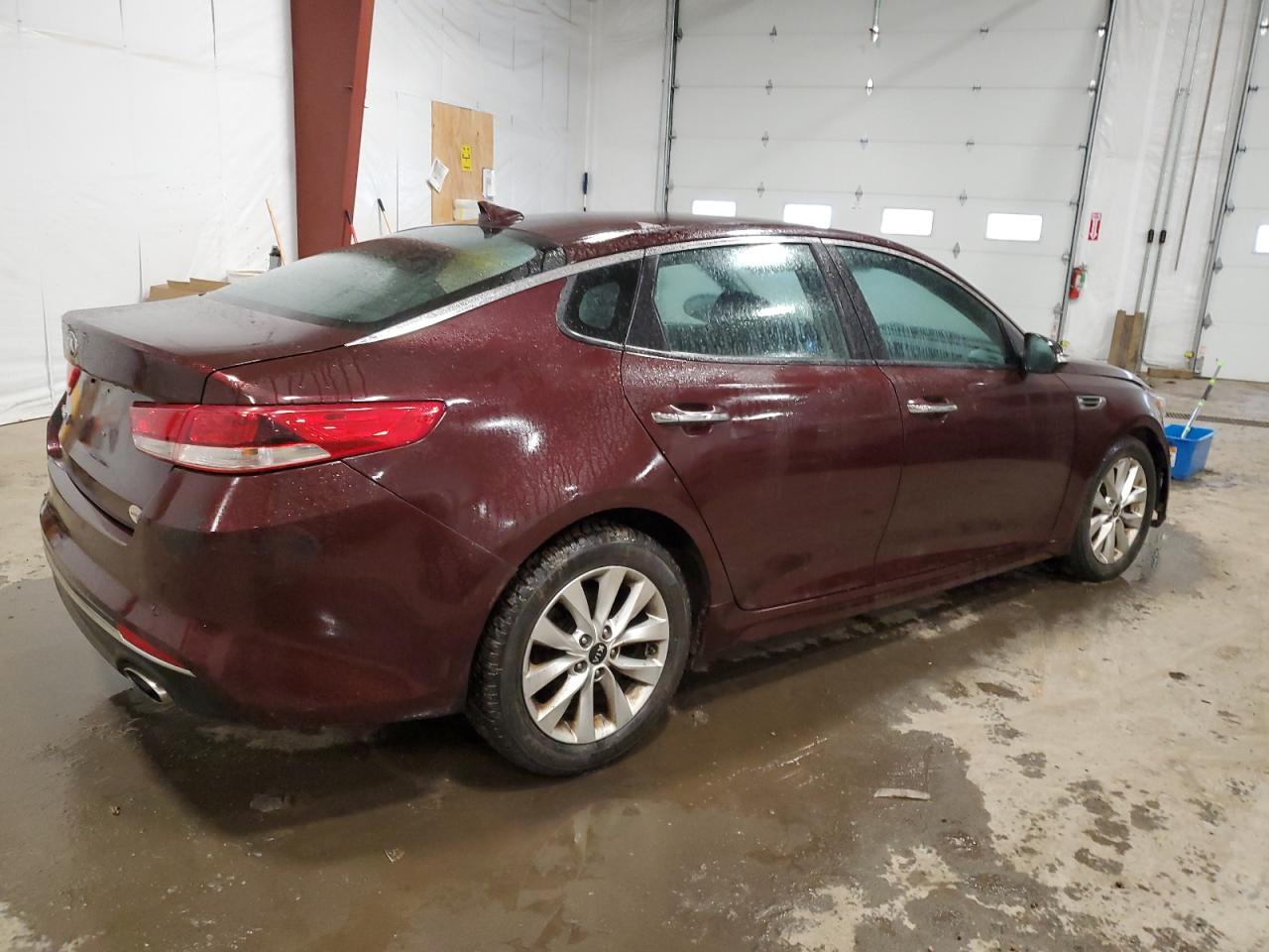 Photo 2 VIN: 5XXGT4L35HG130644 - KIA OPTIMA 