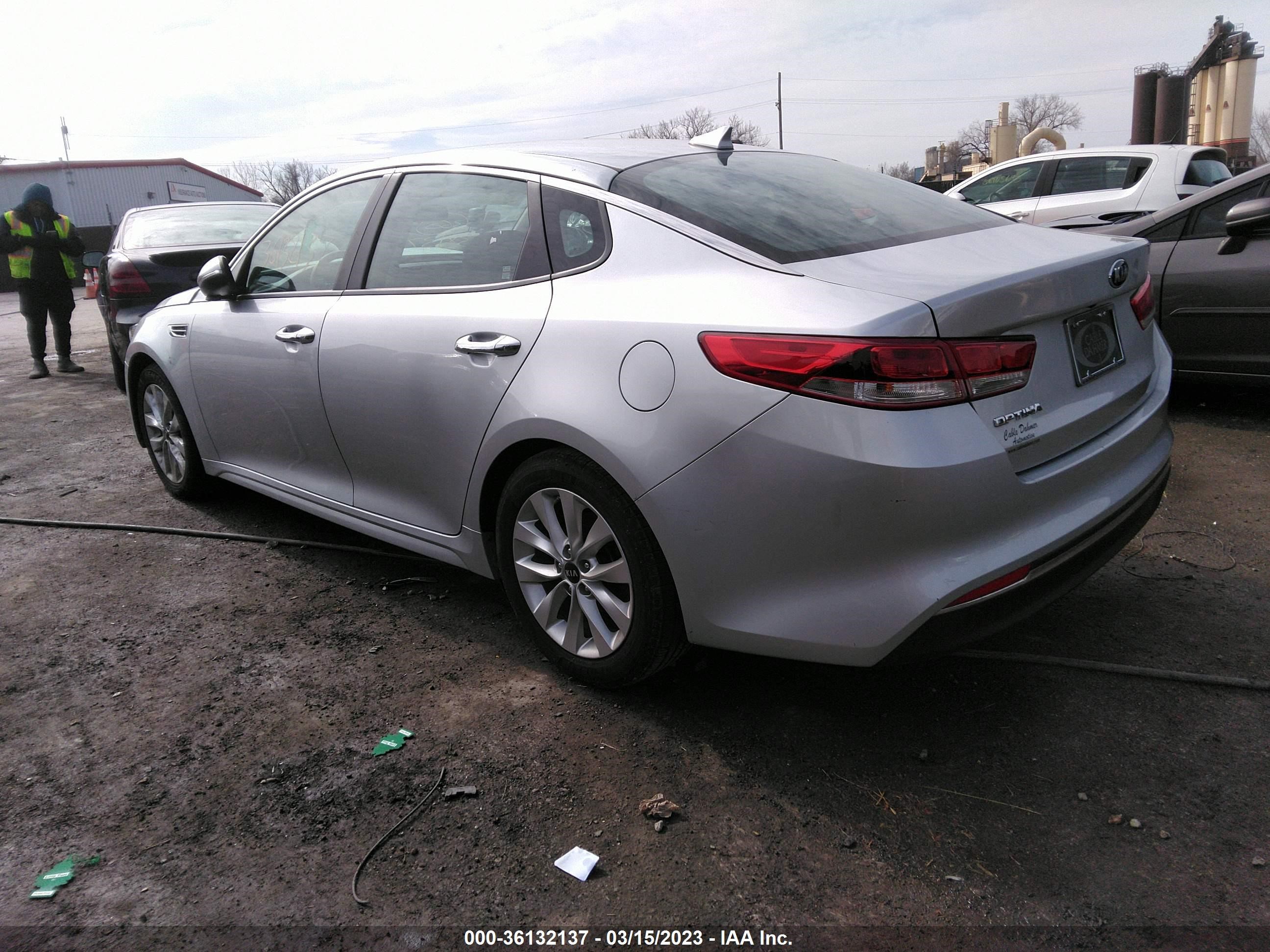 Photo 2 VIN: 5XXGT4L35HG148349 - KIA OPTIMA 