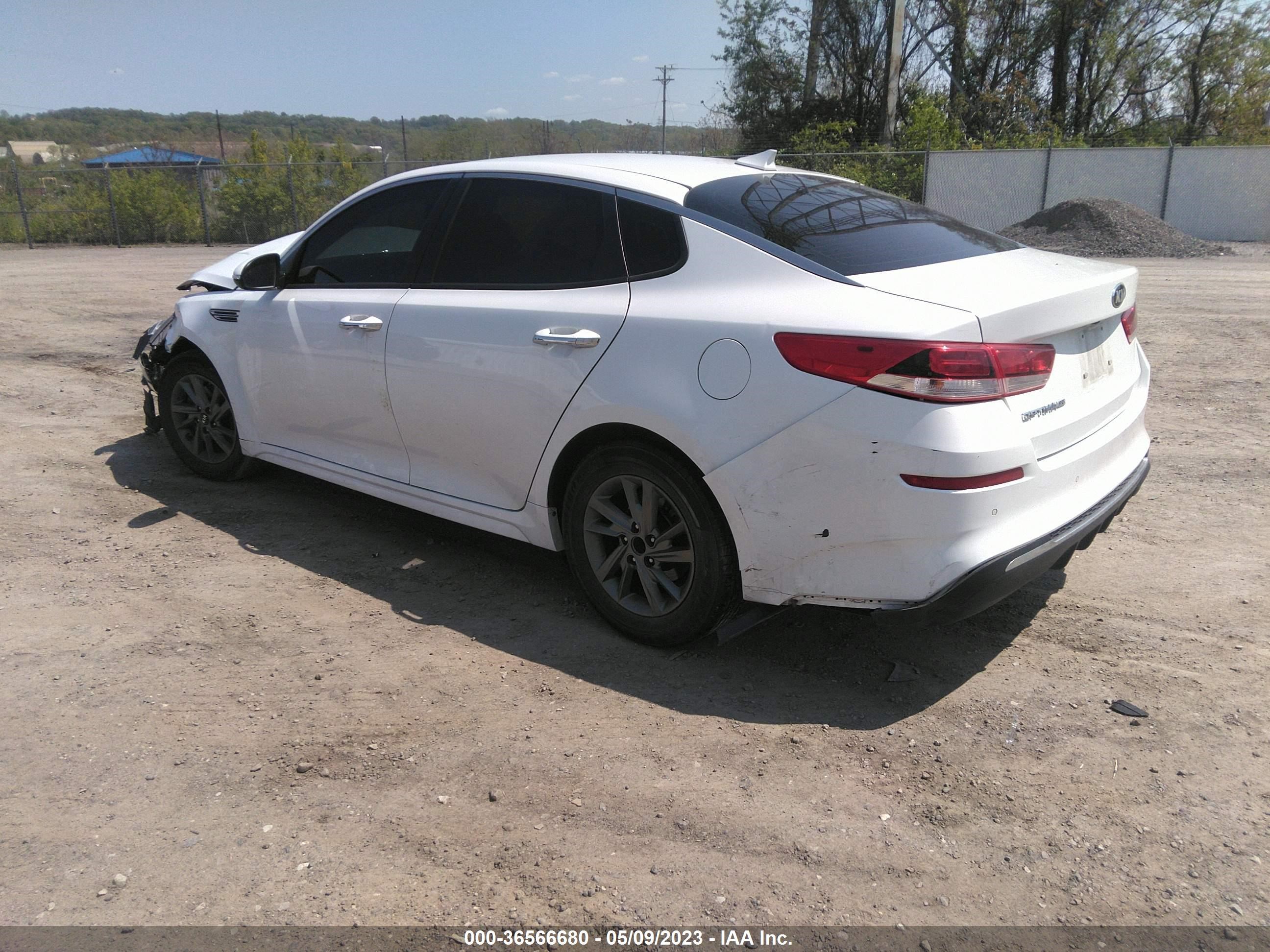 Photo 2 VIN: 5XXGT4L35LG388803 - KIA OPTIMA 