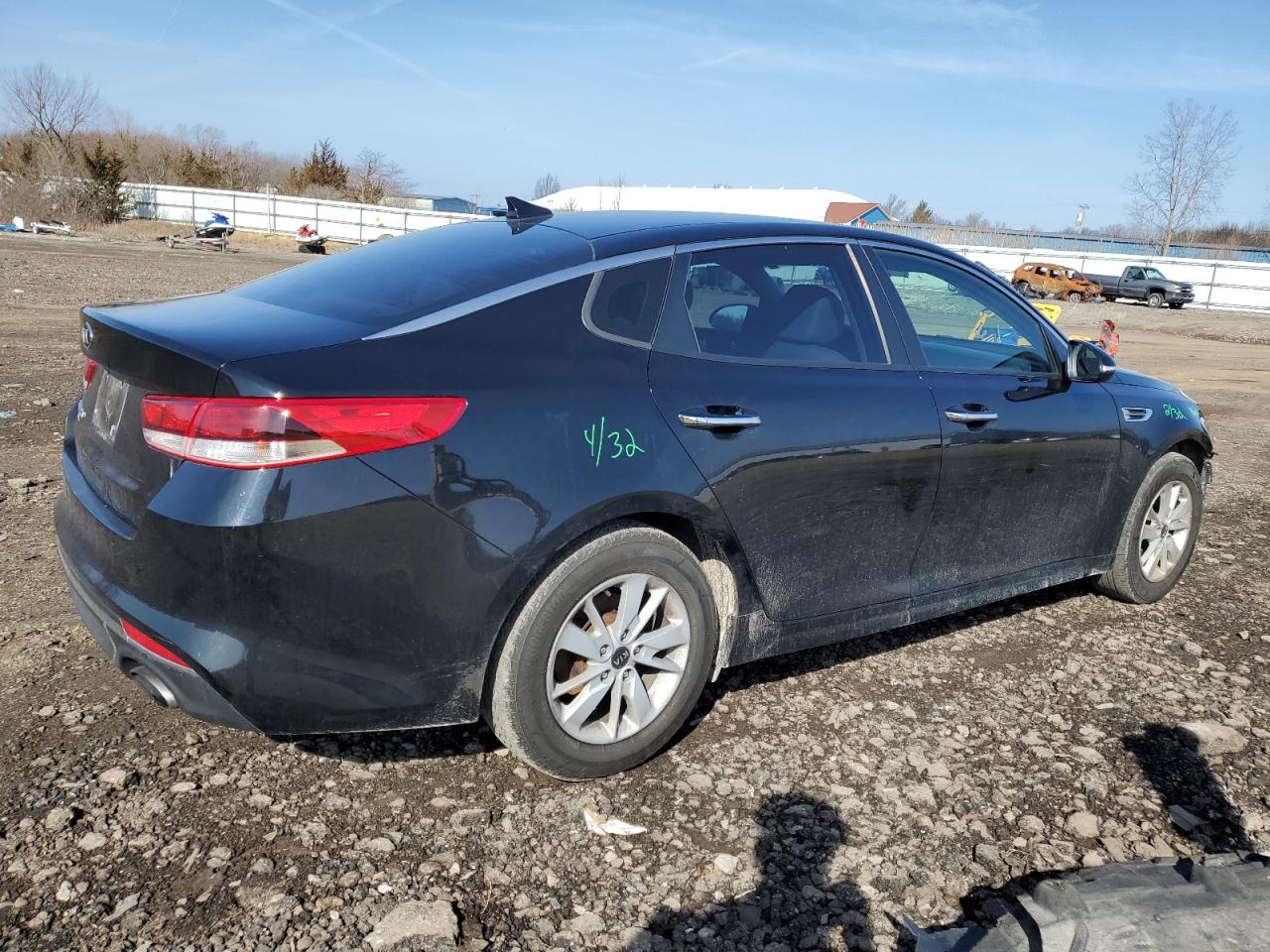 Photo 2 VIN: 5XXGT4L36HG142415 - KIA OPTIMA 