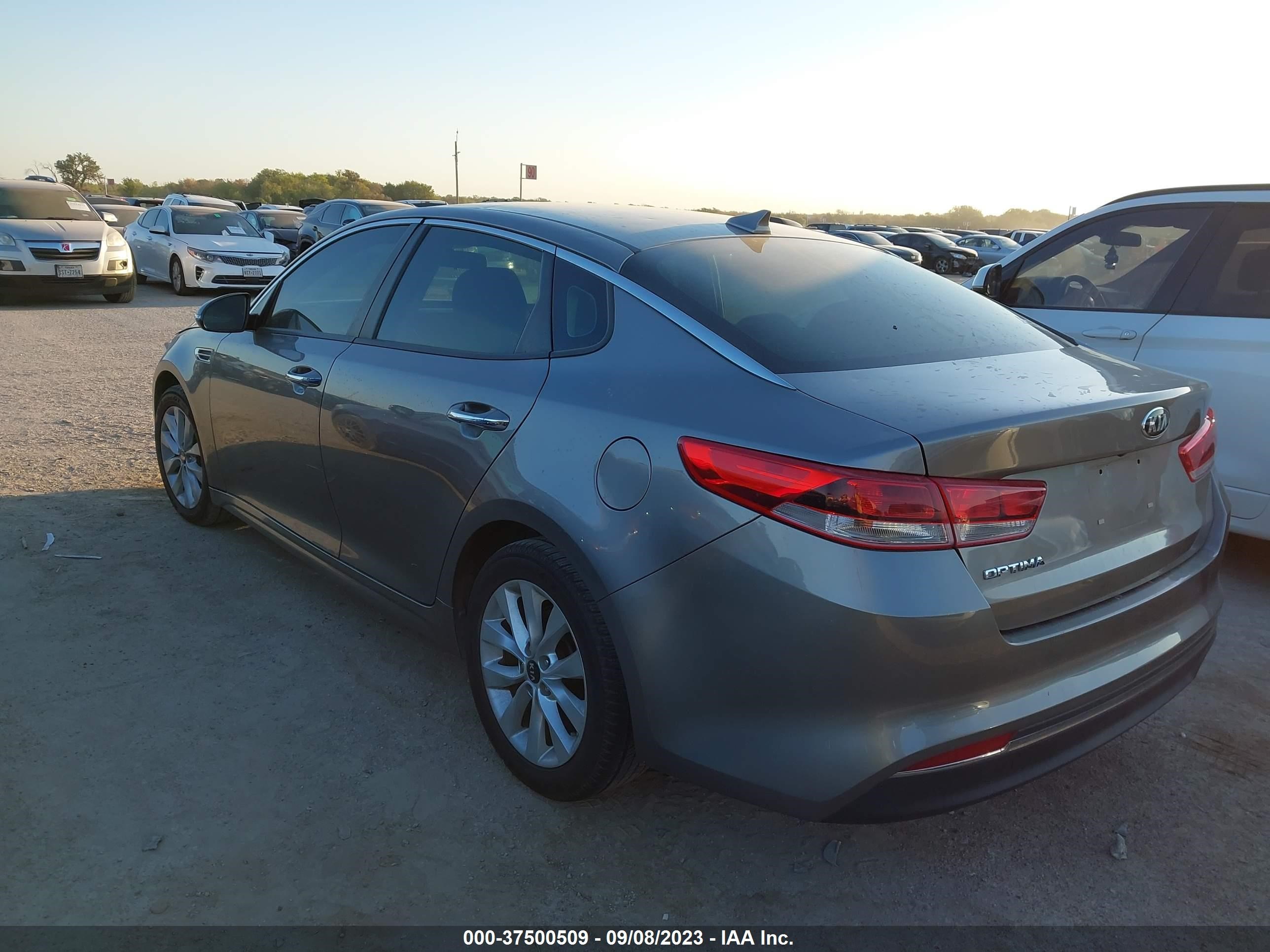 Photo 2 VIN: 5XXGT4L36HG147551 - KIA OPTIMA 