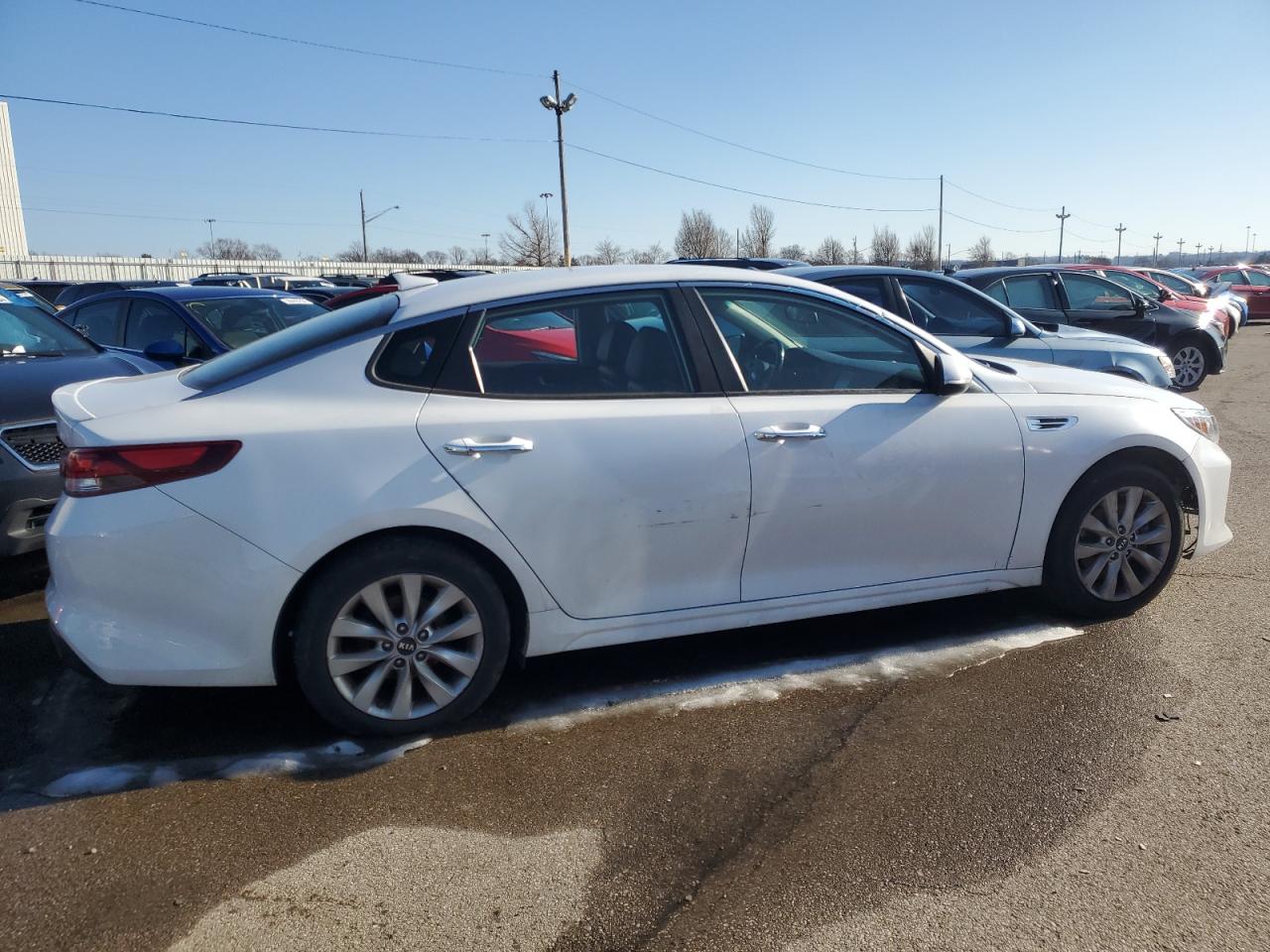 Photo 2 VIN: 5XXGT4L36JG202845 - KIA OPTIMA 