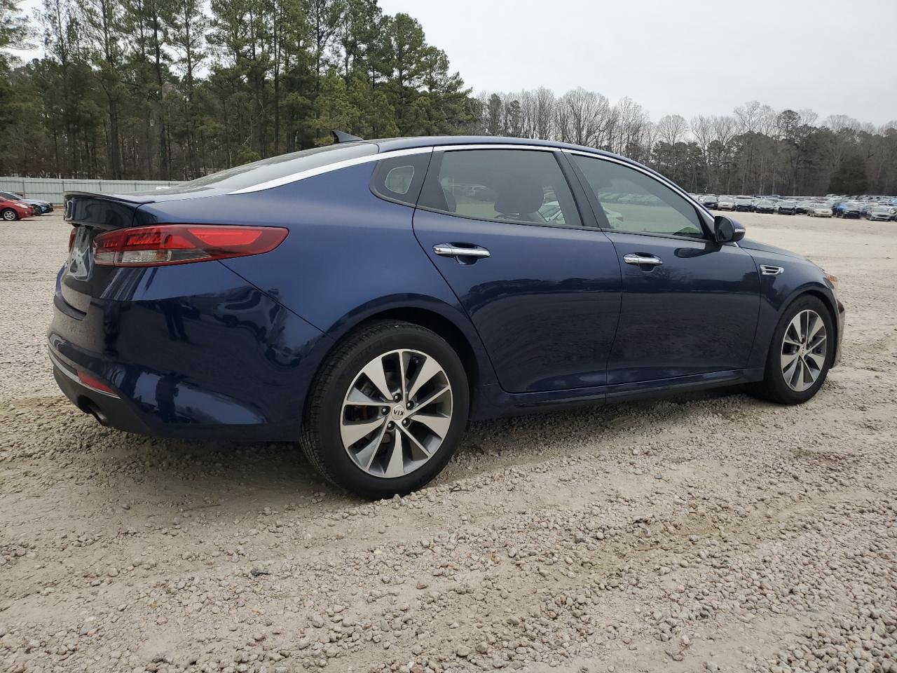 Photo 2 VIN: 5XXGT4L36JG255335 - KIA OPTIMA 