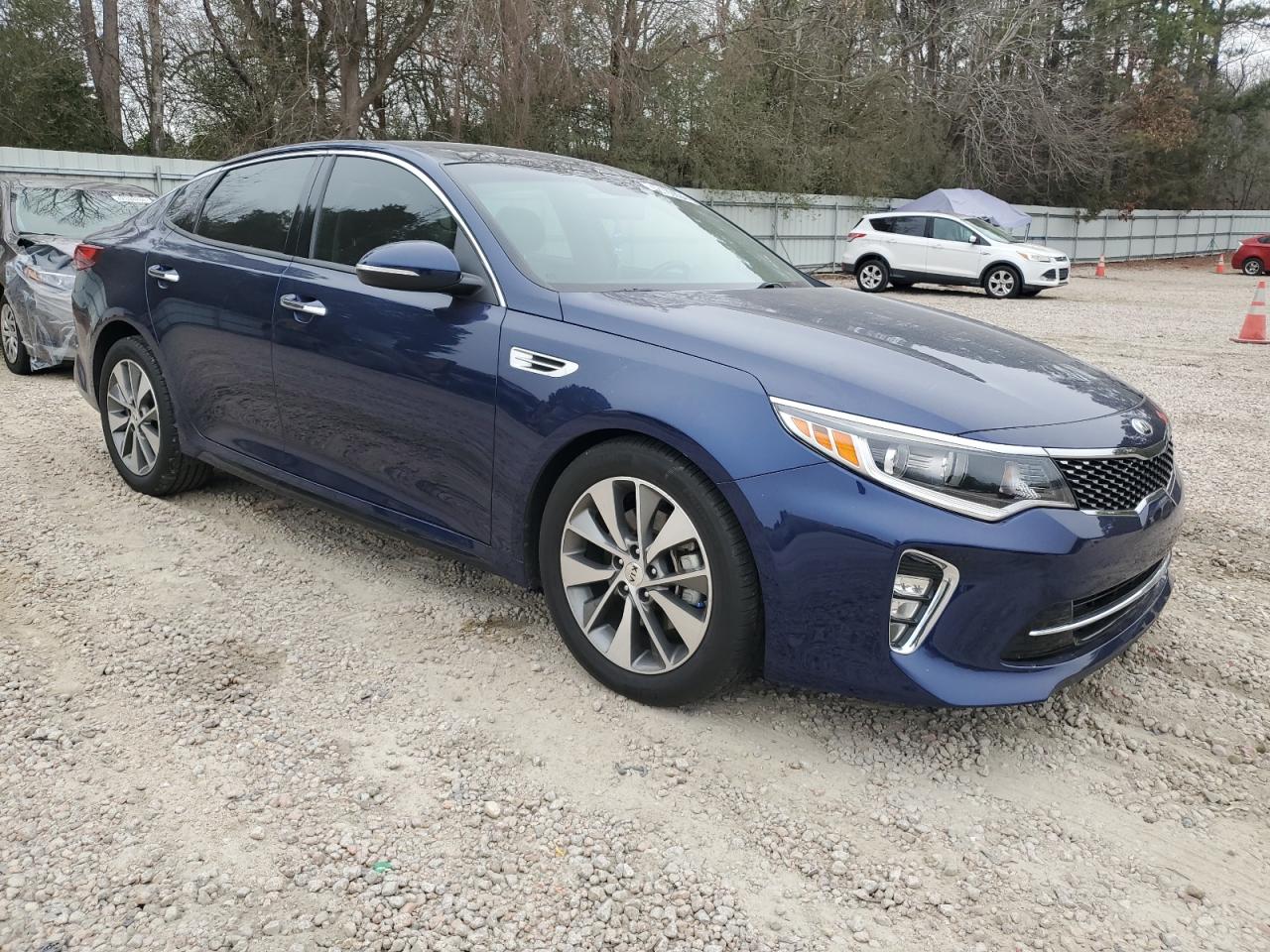 Photo 3 VIN: 5XXGT4L36JG255335 - KIA OPTIMA 