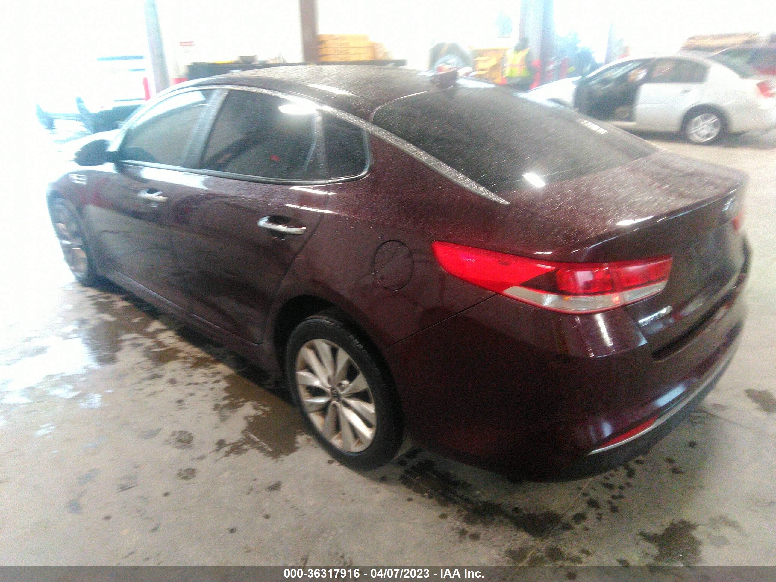 Photo 2 VIN: 5XXGT4L36JG267324 - KIA OPTIMA 