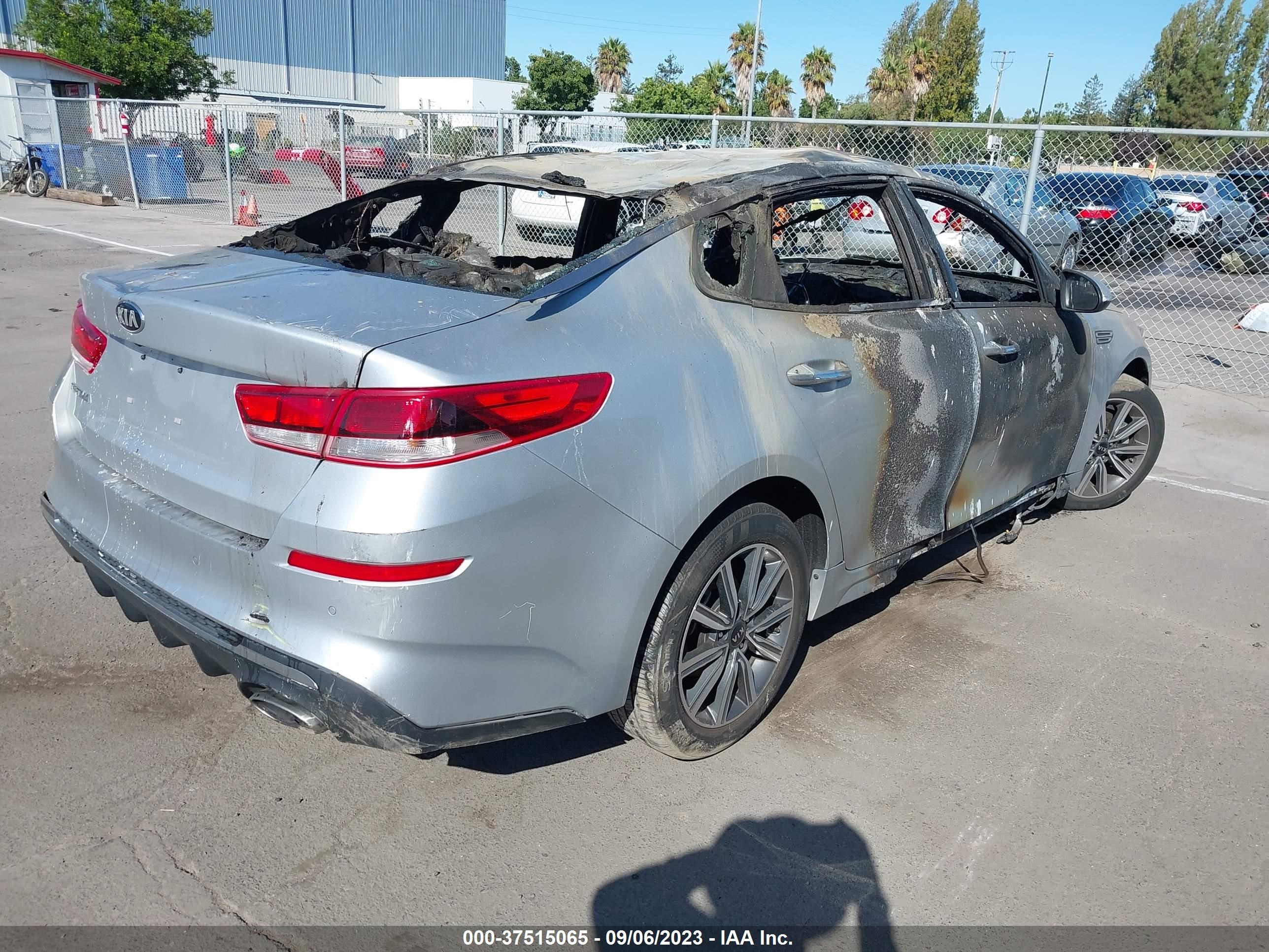 Photo 3 VIN: 5XXGT4L36KG372155 - KIA OPTIMA 