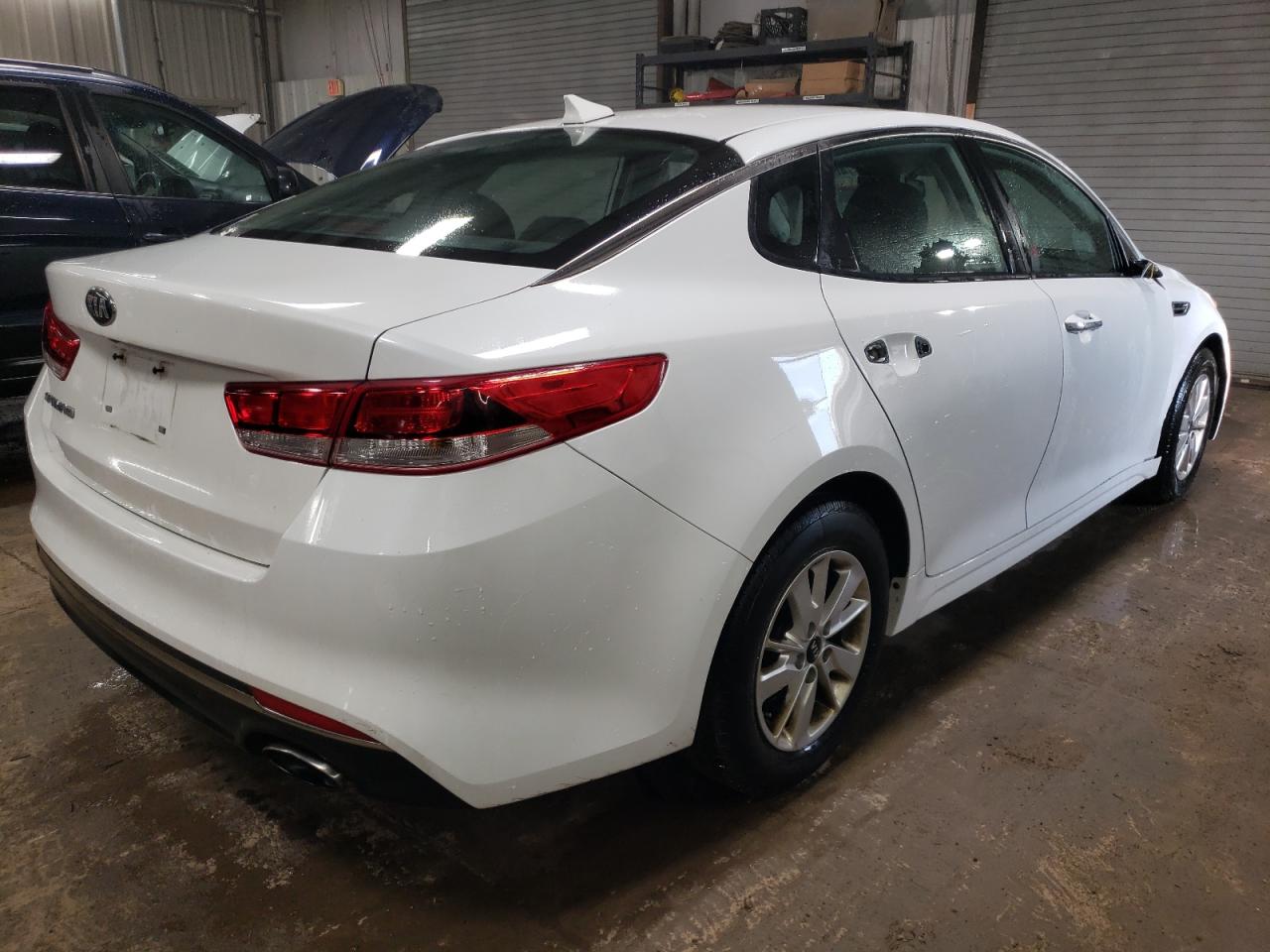 Photo 2 VIN: 5XXGT4L37GG055802 - KIA OPTIMA 